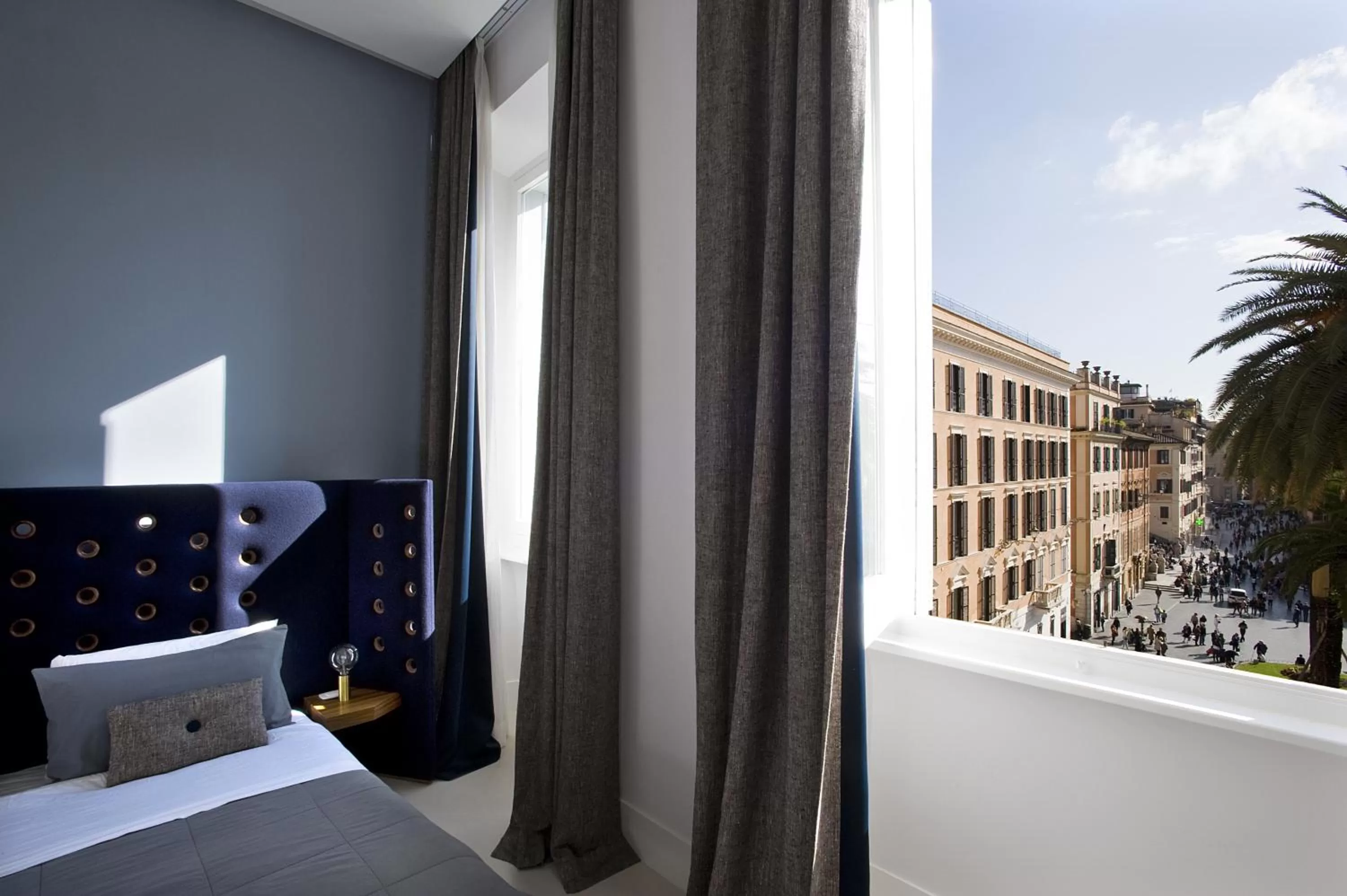 View (from property/room), Bed in Piazza di Spagna 9