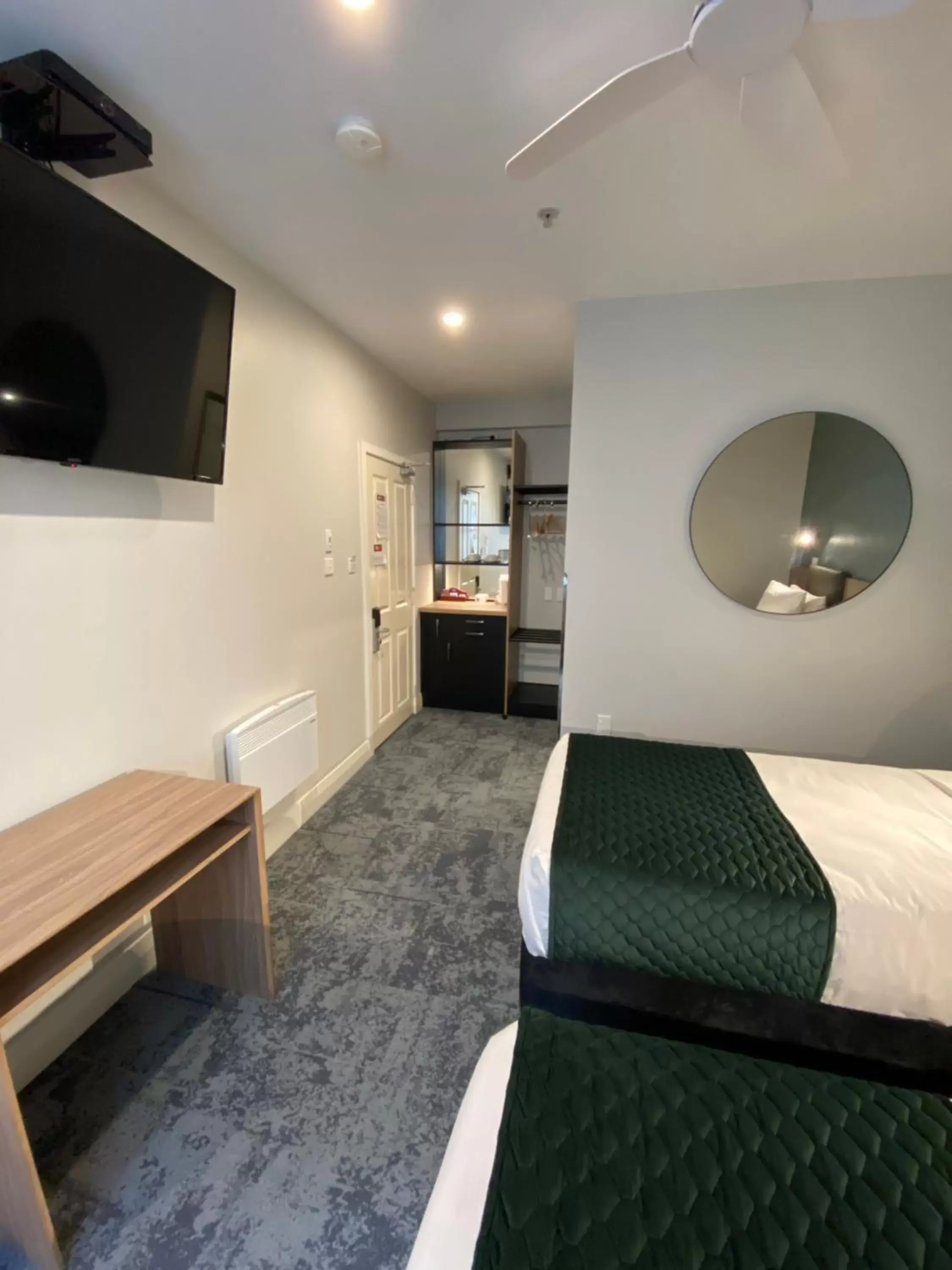 TV and multimedia, Bed in Trinity Hotel TV and multimedia, Bed in Trinity Hotel