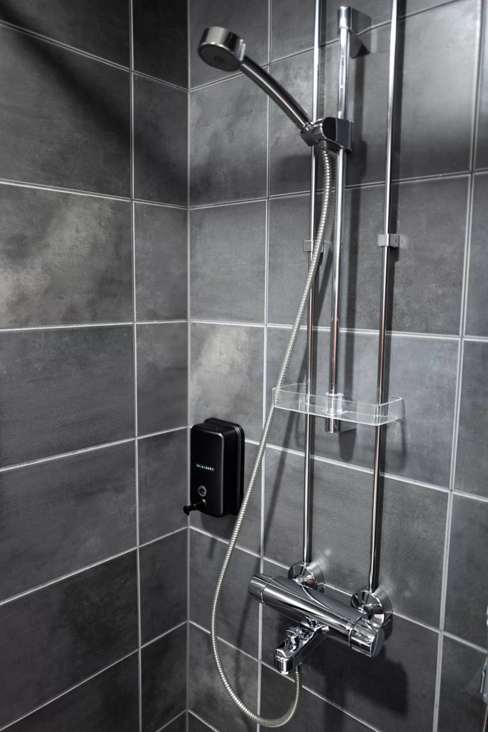 Shower in Hotel Finn