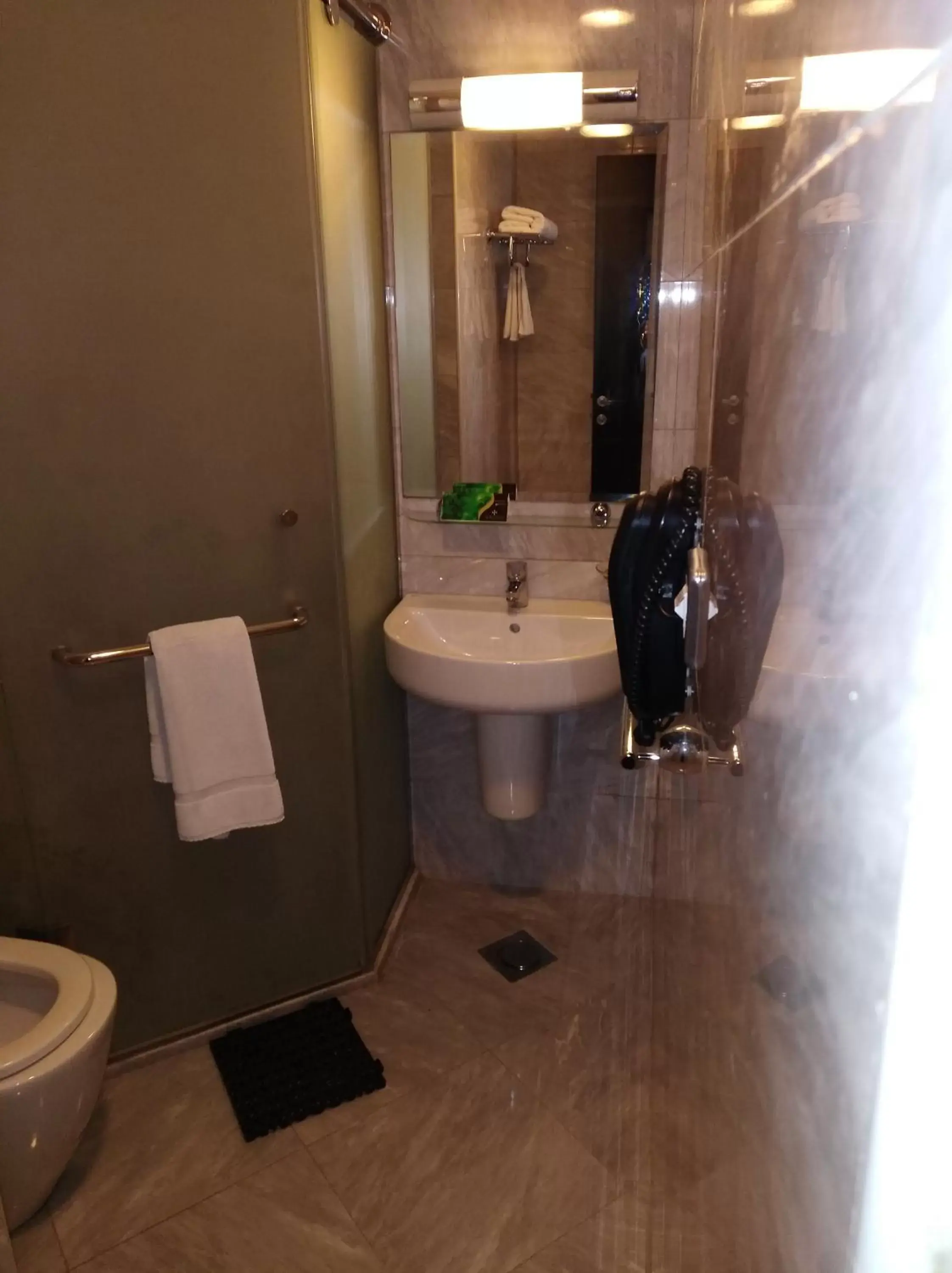 Bathroom in Paragon Hotel Apartments