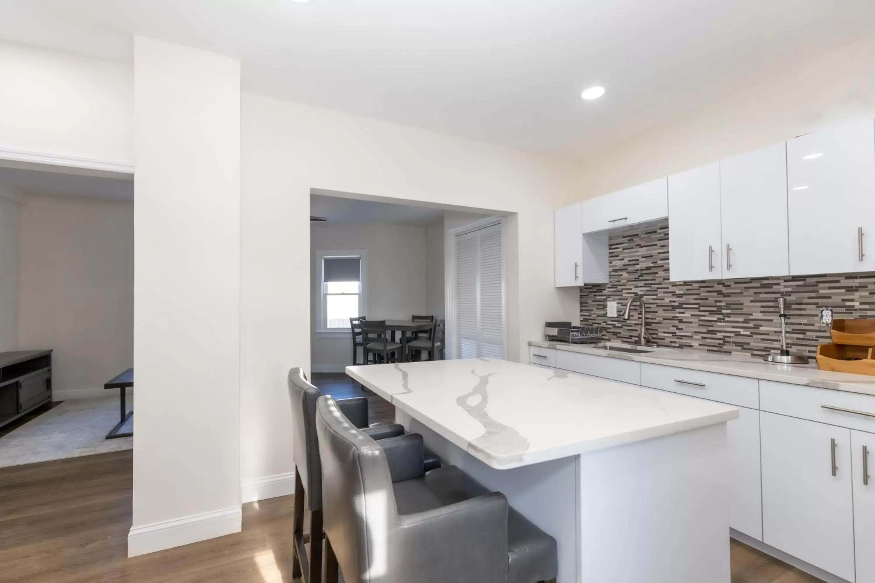 Kitchen or kitchenette, Kitchen/Kitchenette in Seaside Sands Inn