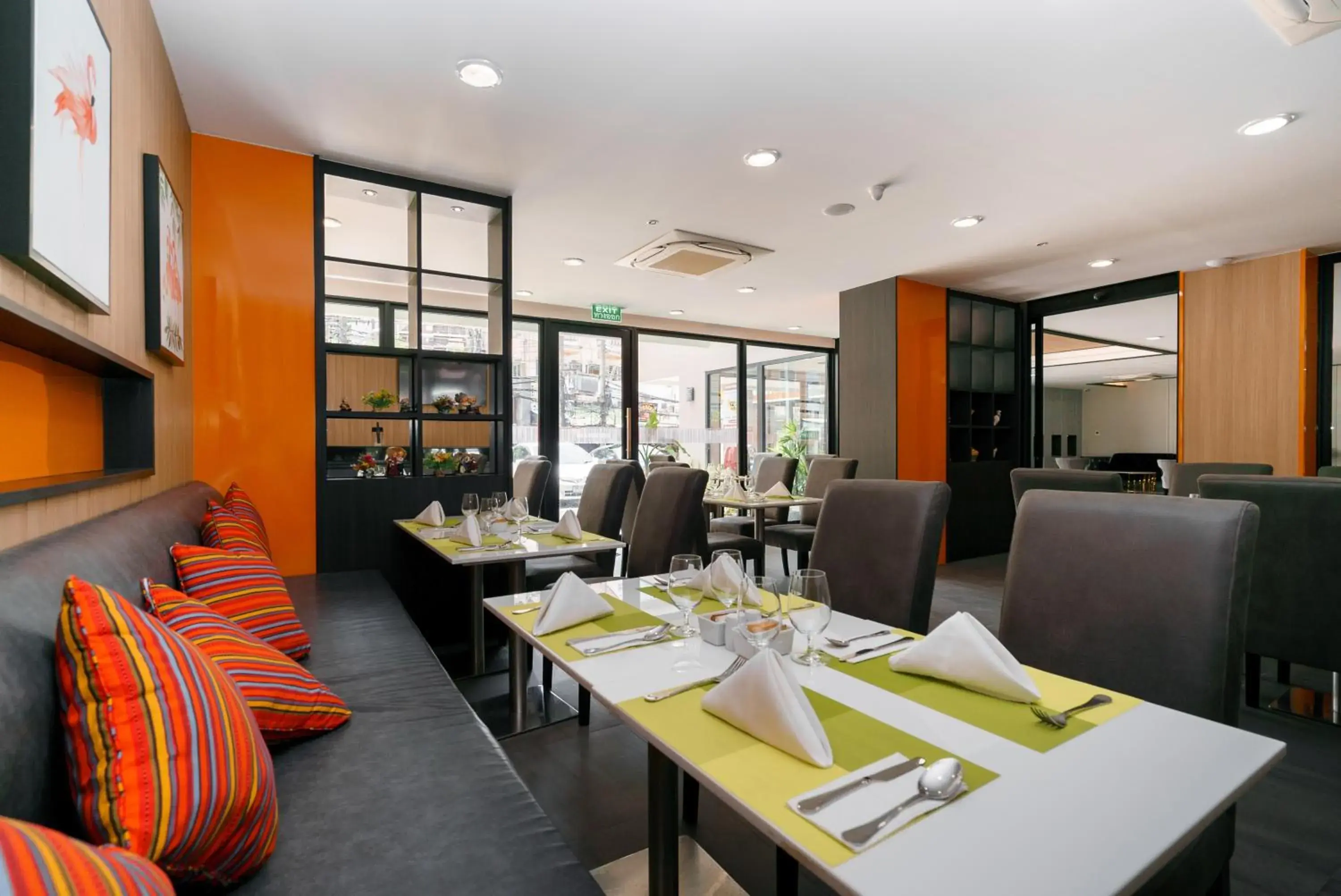 Restaurant/places to eat in KK Karon Kata Boutique Hotel Restaurant/places to eat in KK Karon Kata Boutique Hotel