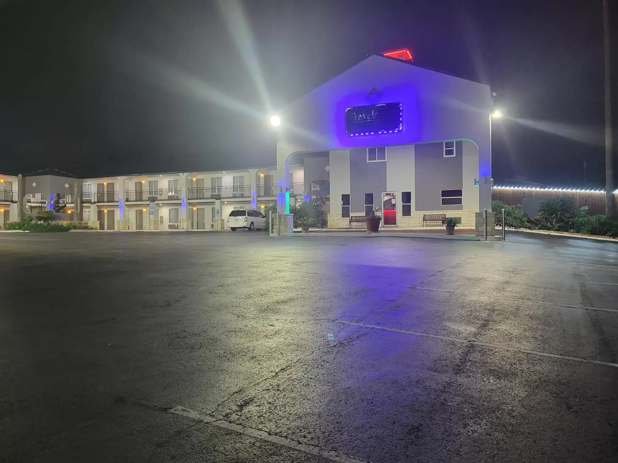 Property Building in Econo Lodge Inn & Suites Near Lackland AFB