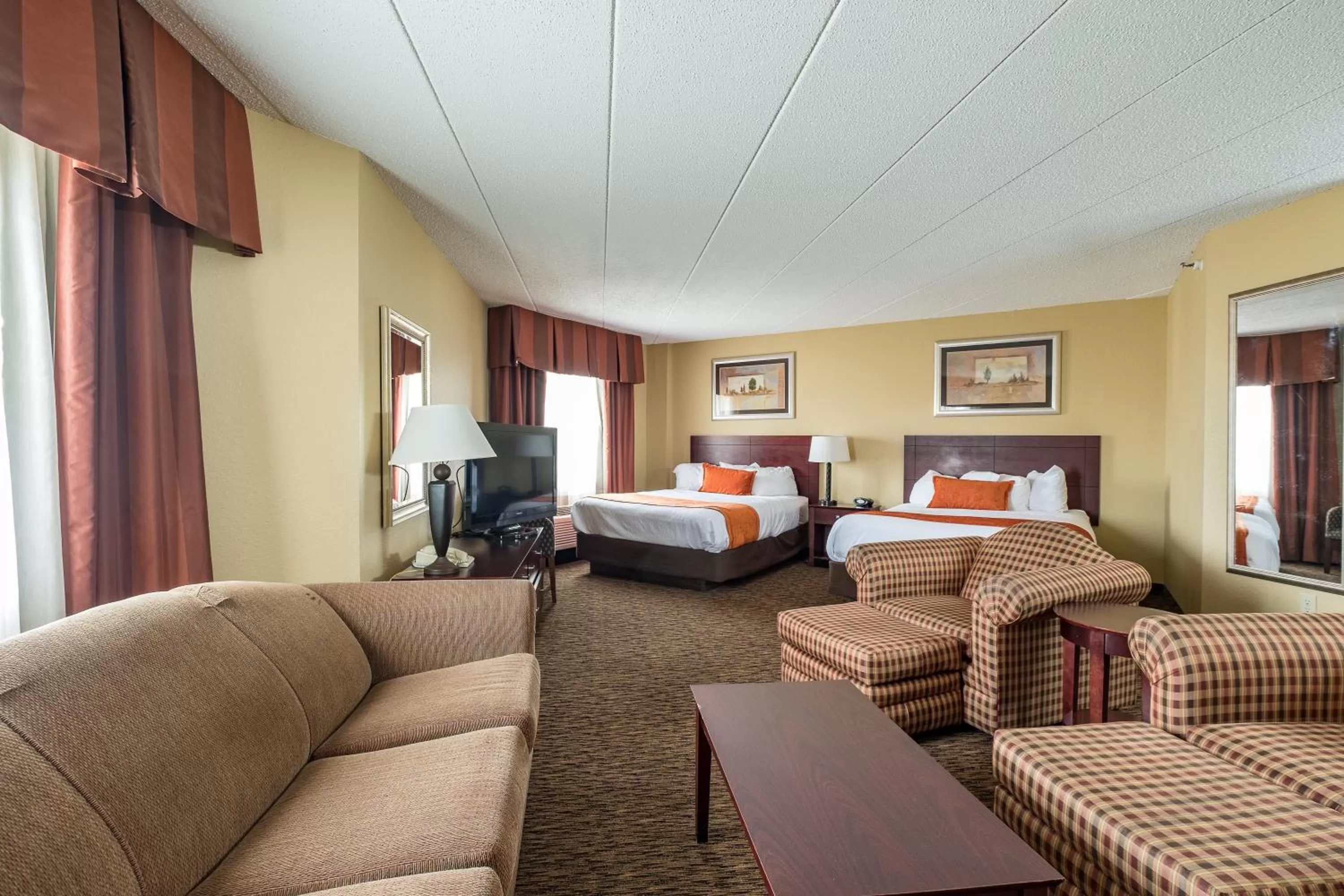 Photo of the whole room, Bed in Best Western Plus Dakota Ridge