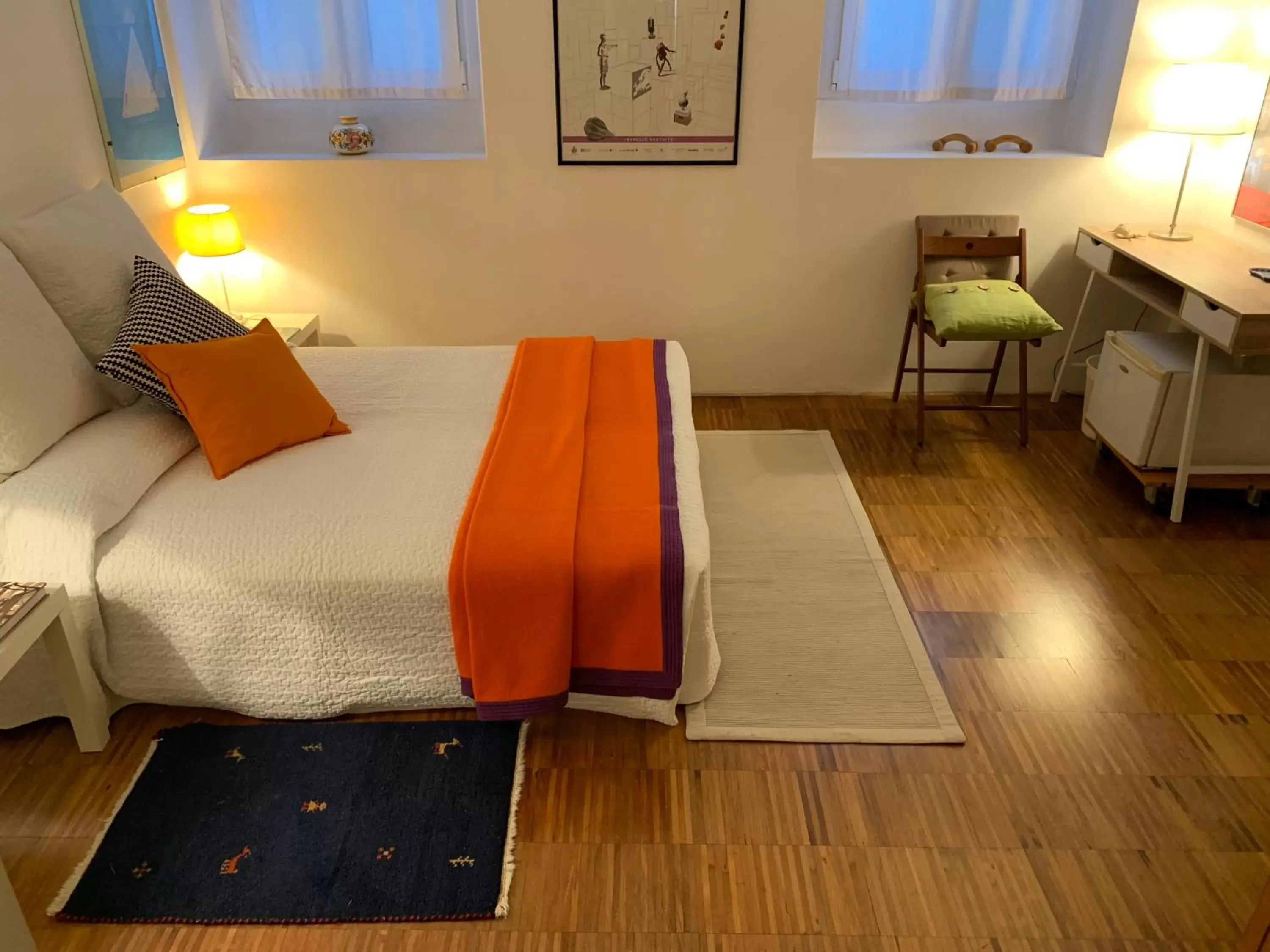 Photo of the whole room, Bed in CASABELLA-LAGO MAGGIORE