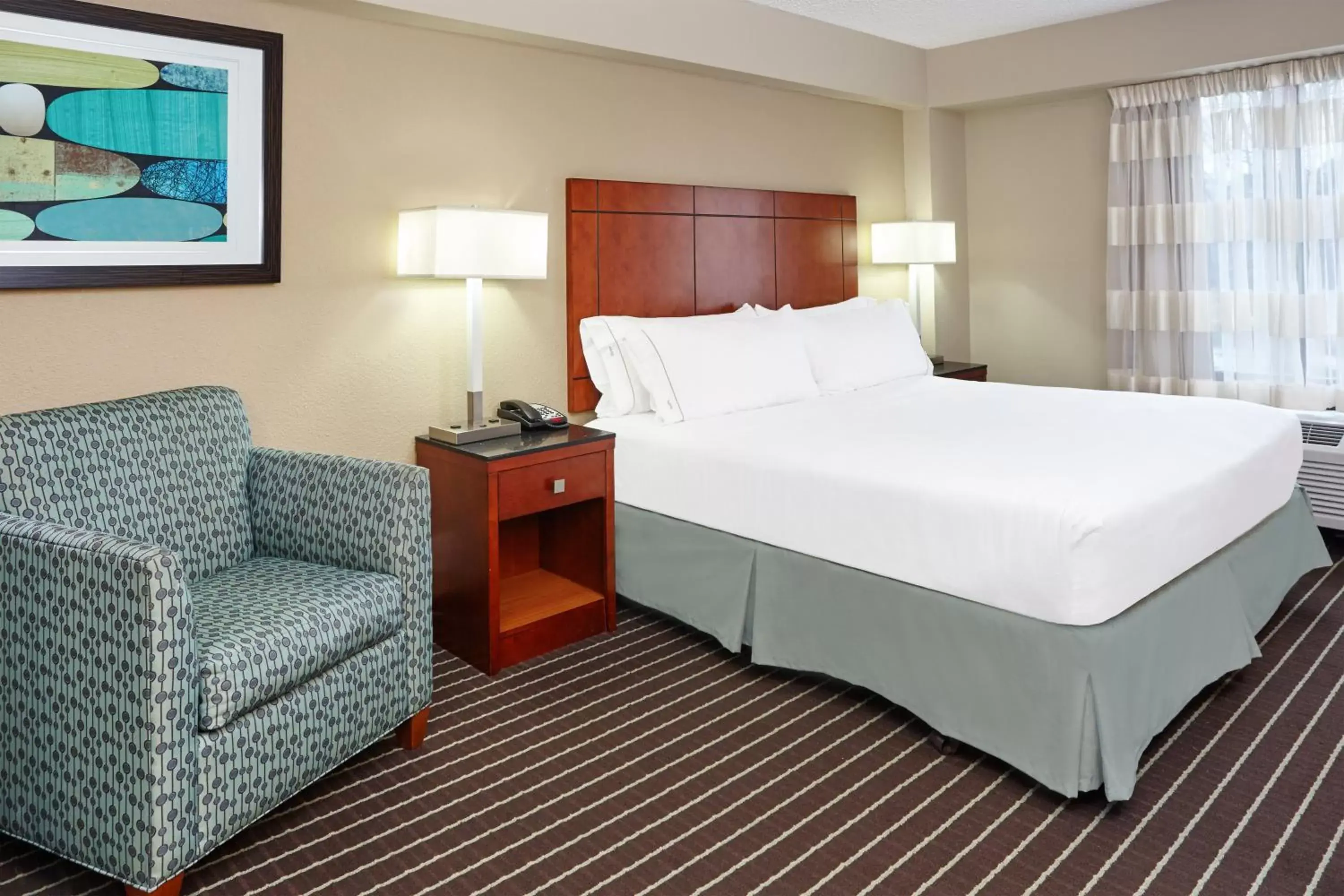Photo of the whole room, Bed in Holiday Inn Express Hotels- Hampton, an IHG Hotel