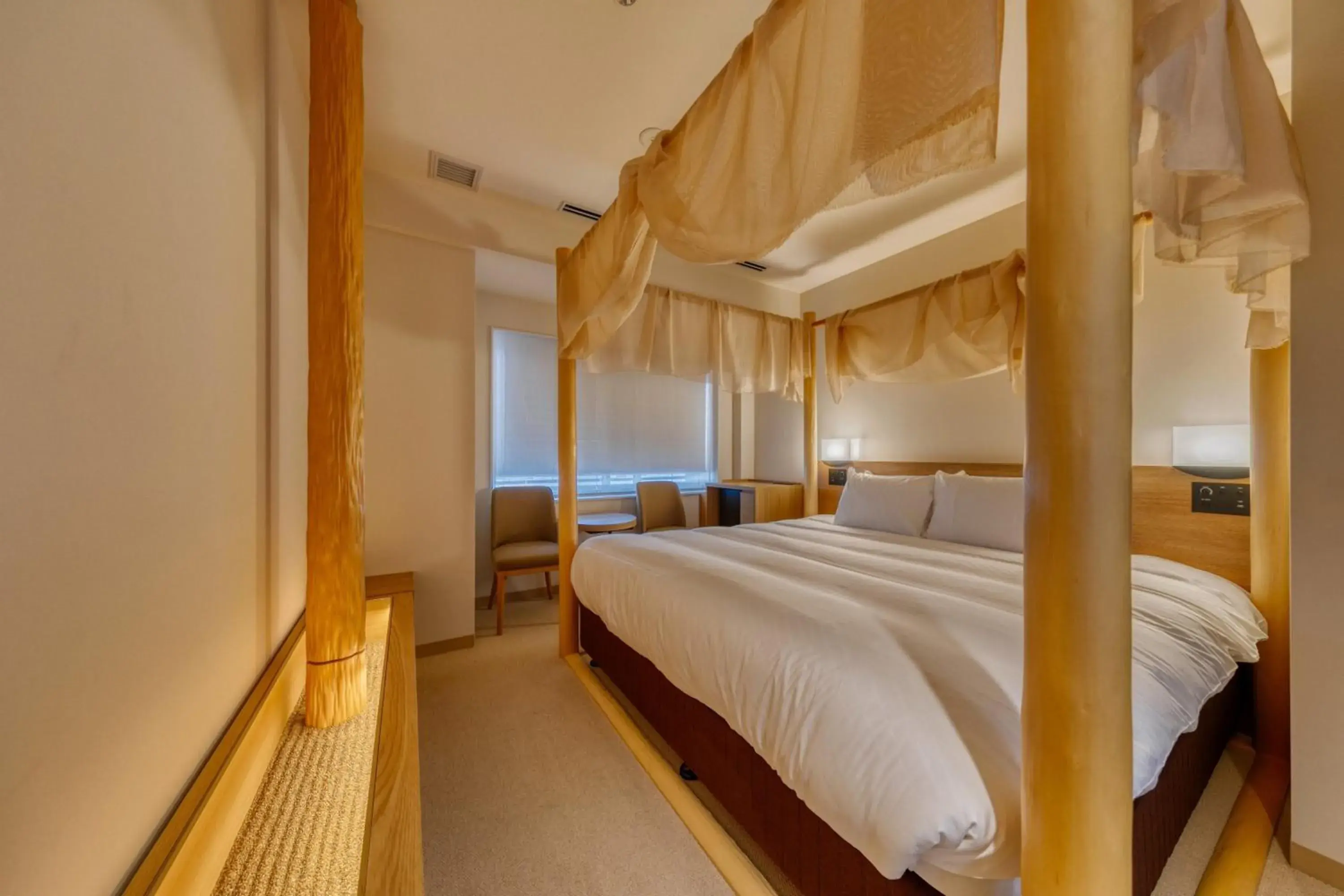 Photo of the whole room, Bed in Umekoji Potel KYOTO