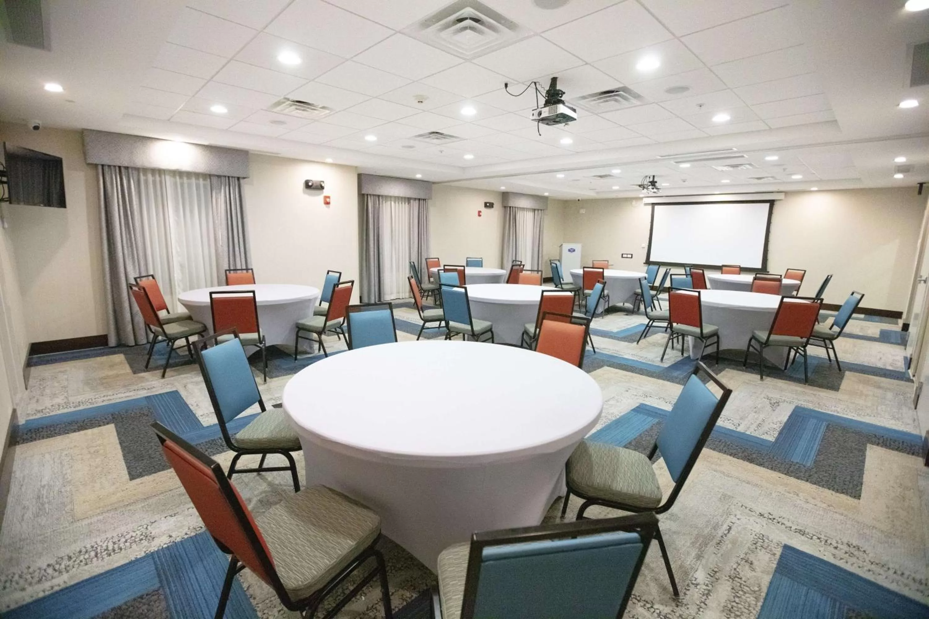 Meeting/conference room in Hampton Inn Toledo Oregon