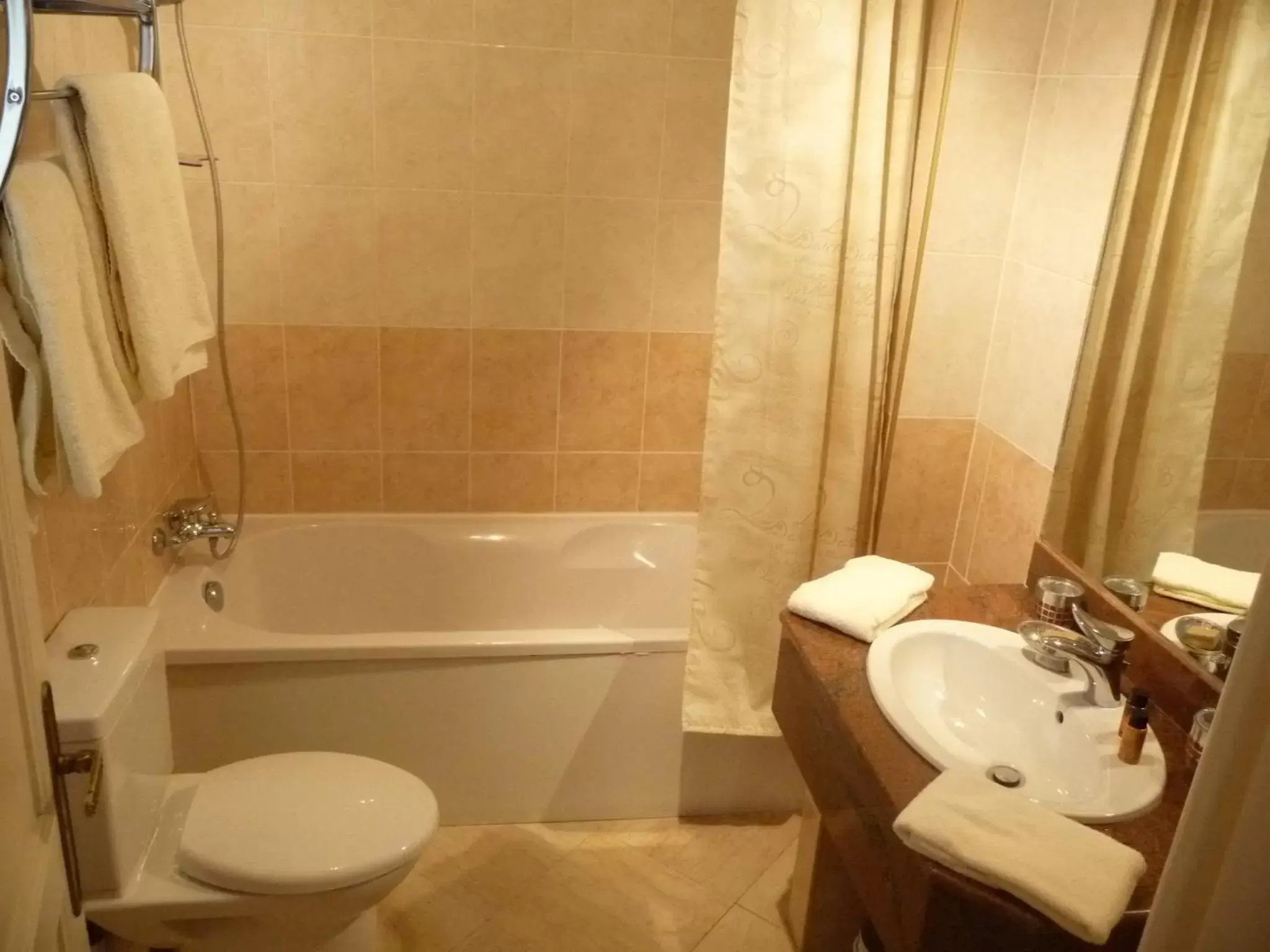 Bathroom in Le Concorde