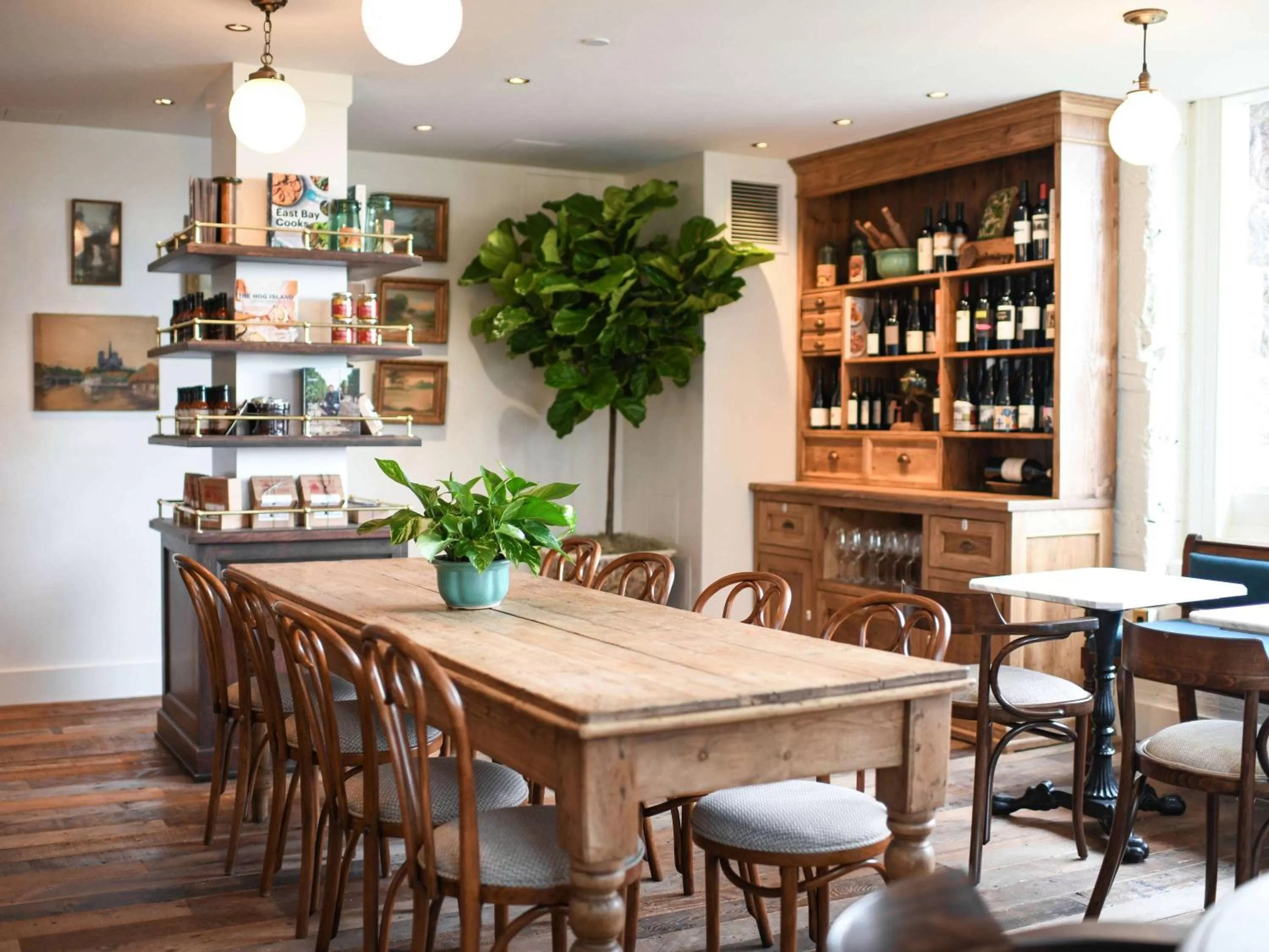 Restaurant/places to eat in Claremont Resort & Club