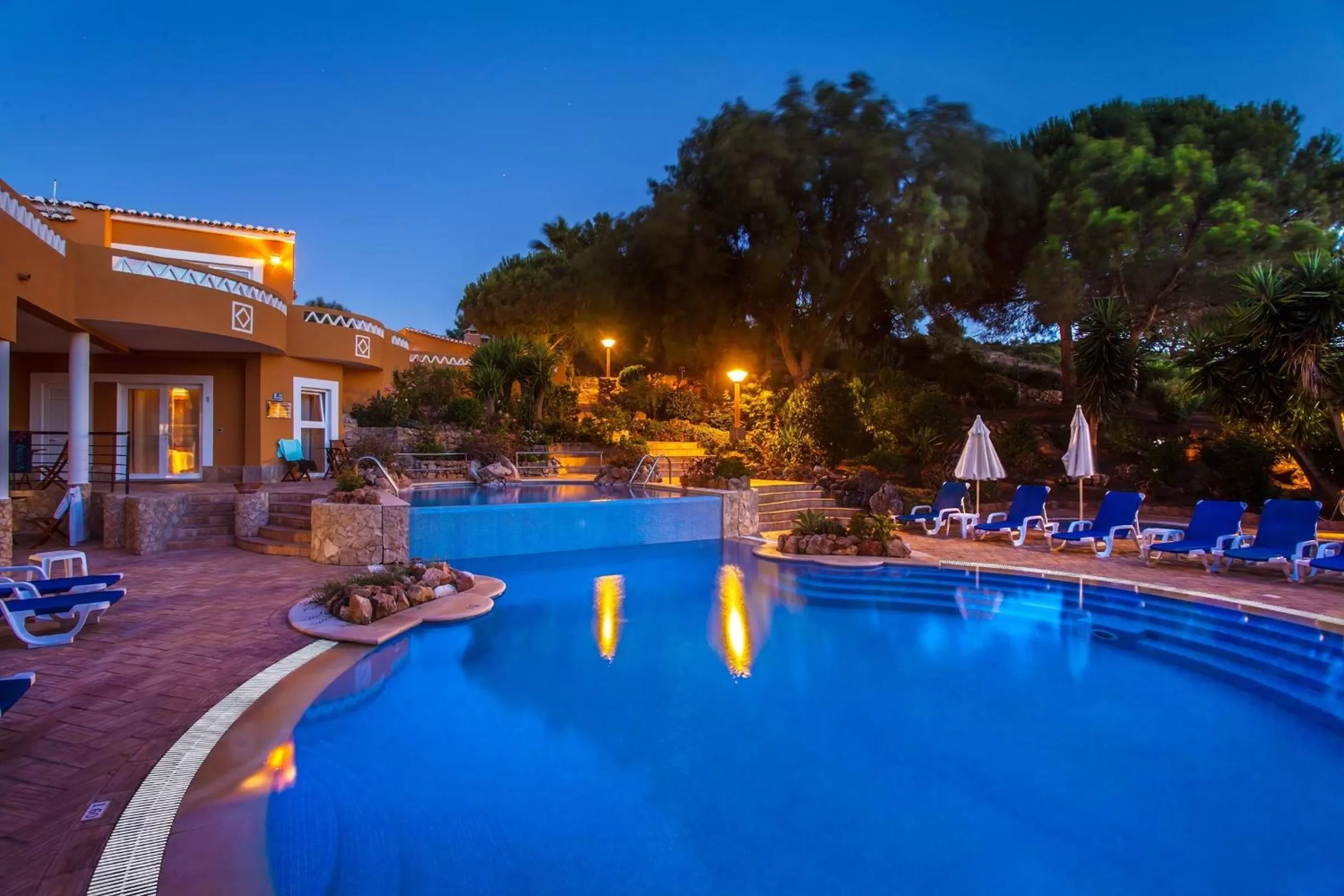 Pool view in Montinho De Ouro