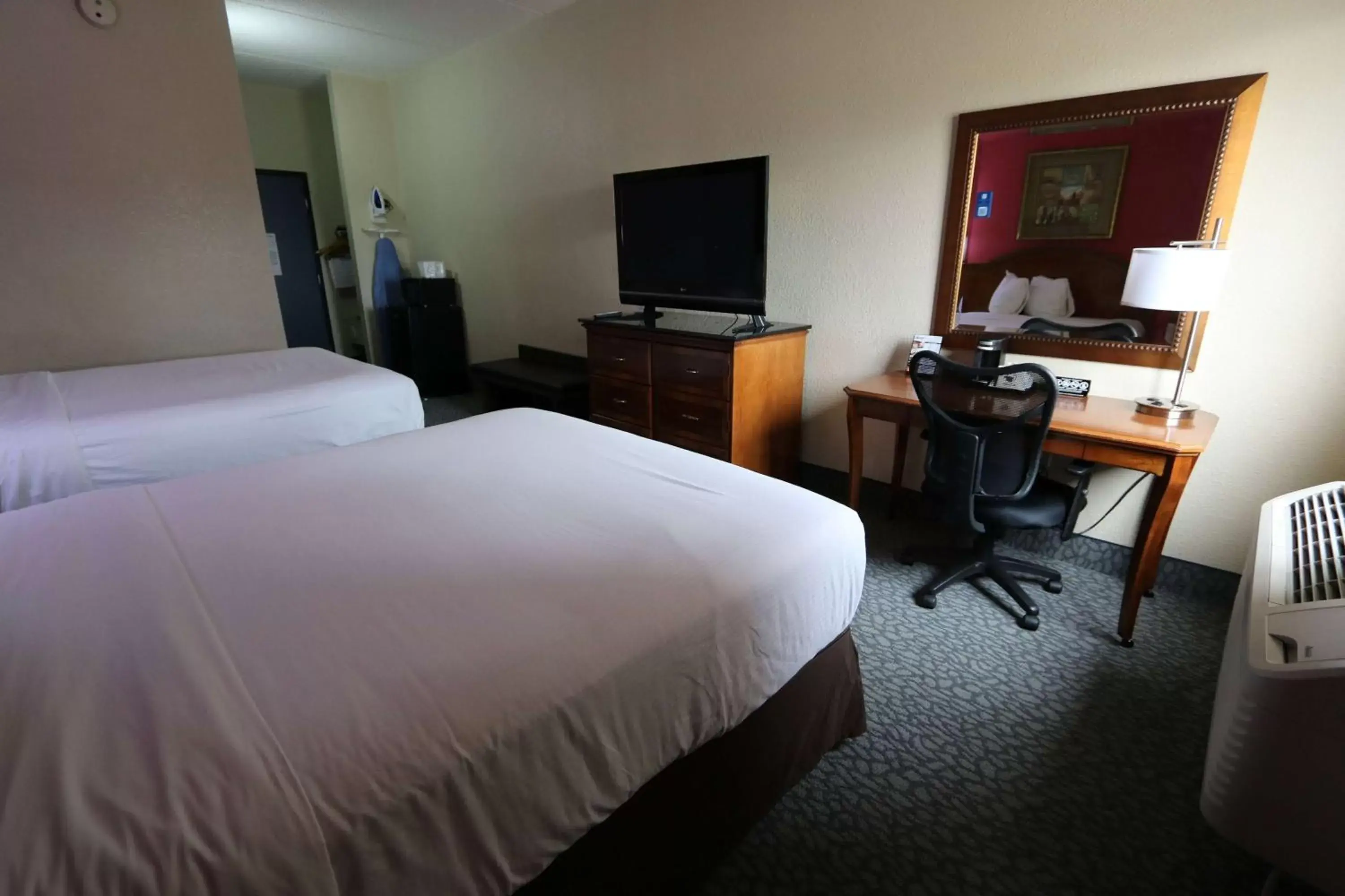 Photo of the whole room, Bed in Ramada by Wyndham Bolingbrook