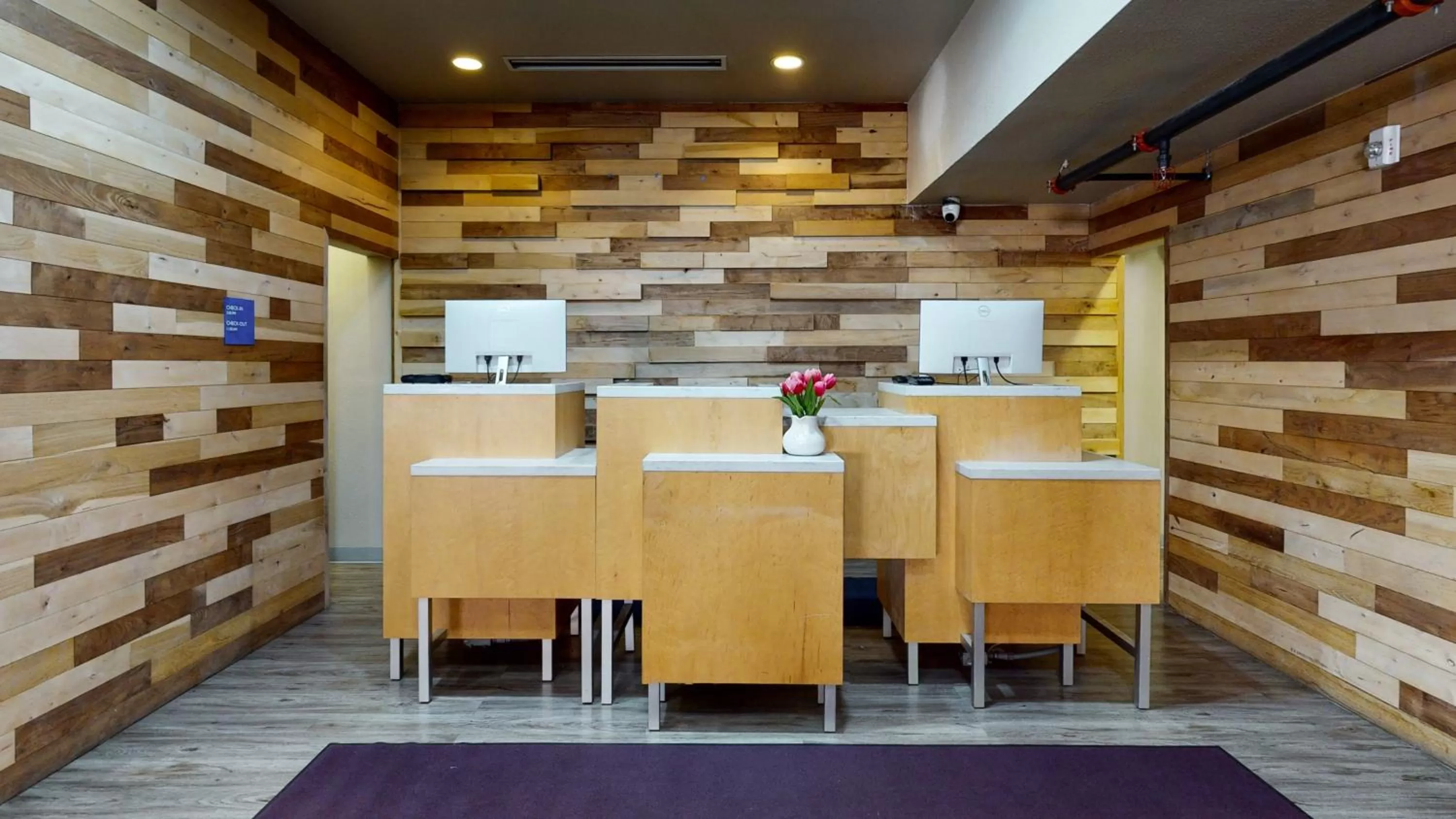 Lobby or reception in voco College Station Aggieland by IHG