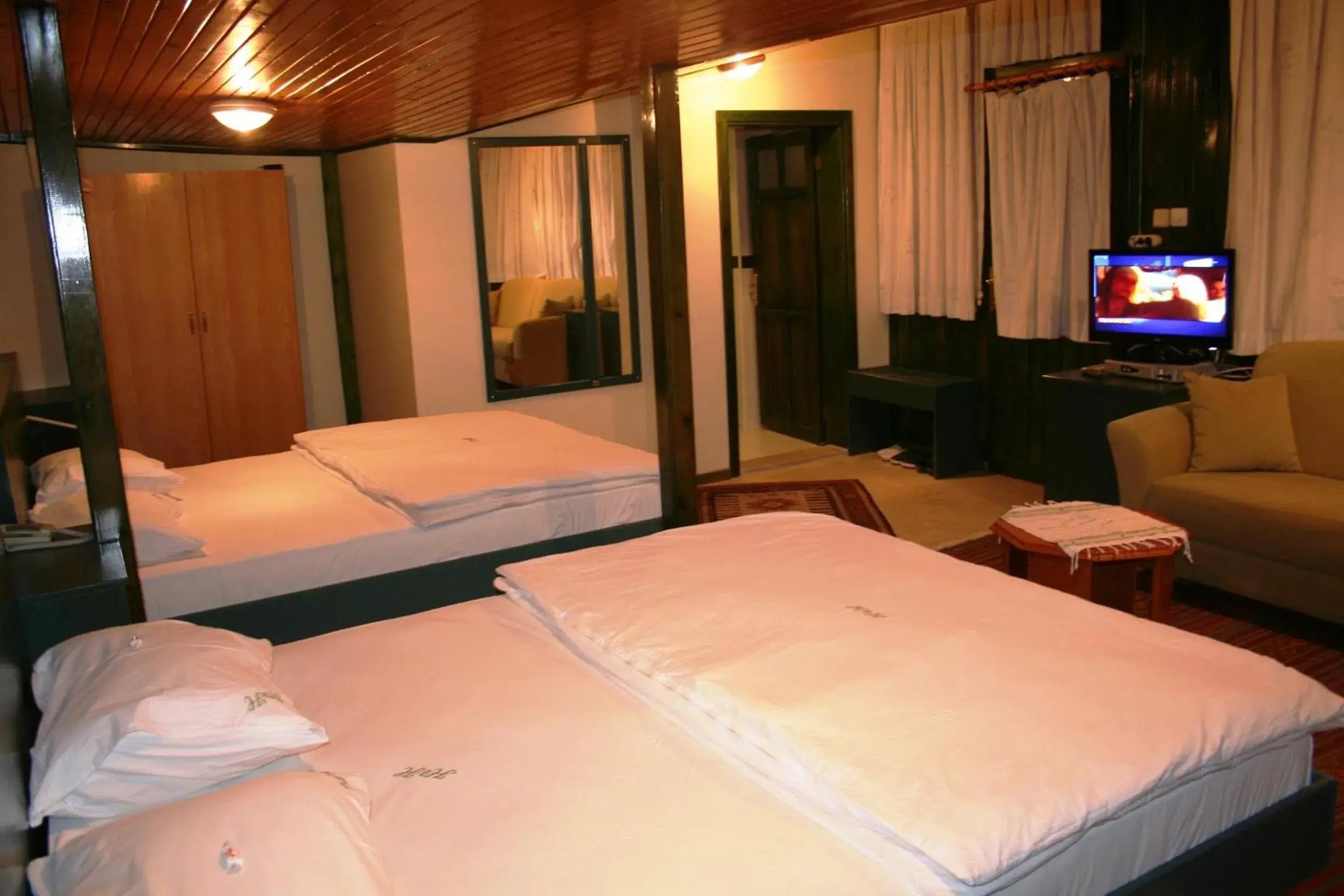 Photo of the whole room, Bed in Hotel HAL-TUR