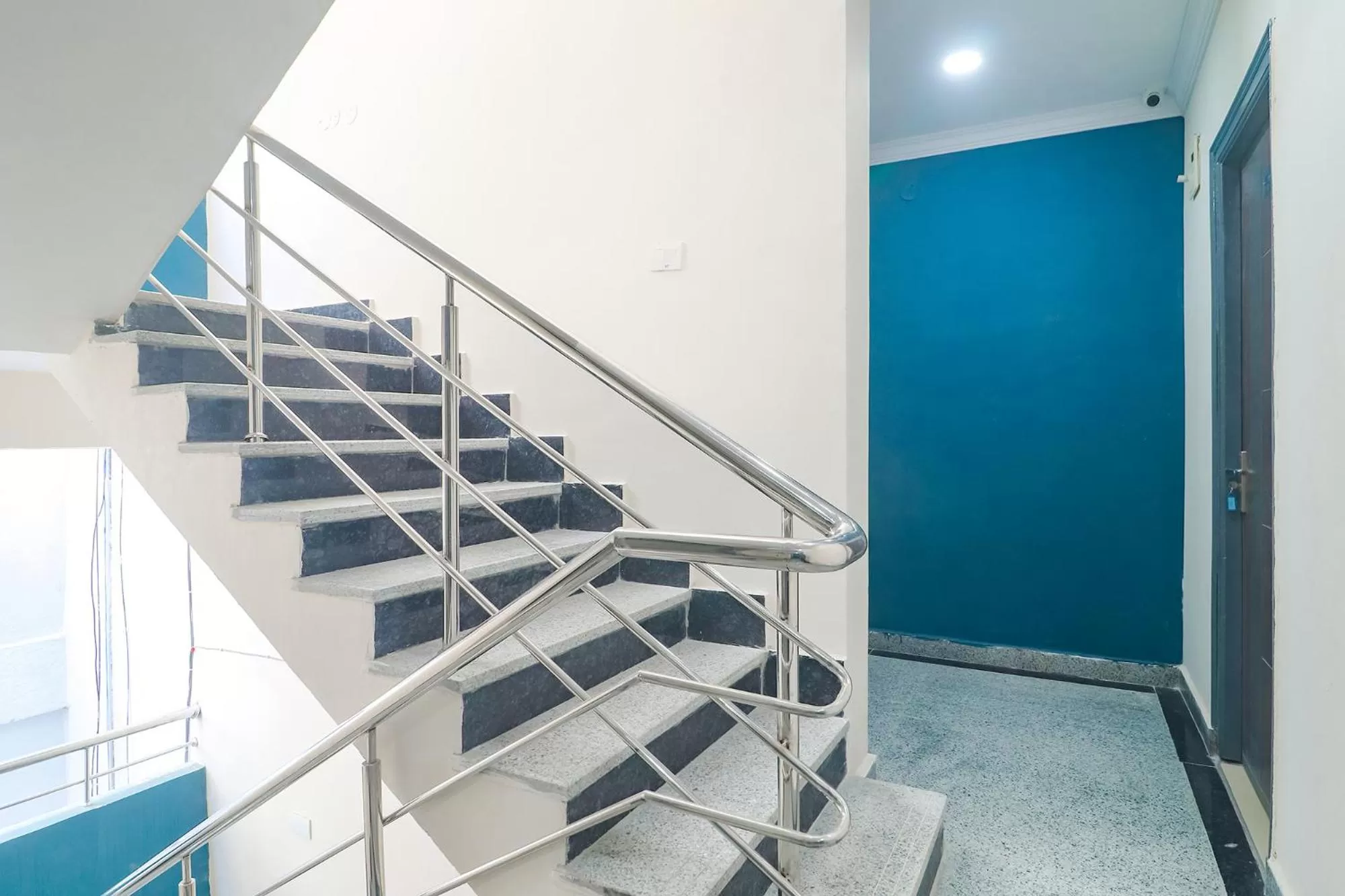 Lobby or reception in FabHotel Broholic Suites - Nr US Consulate, Financial District