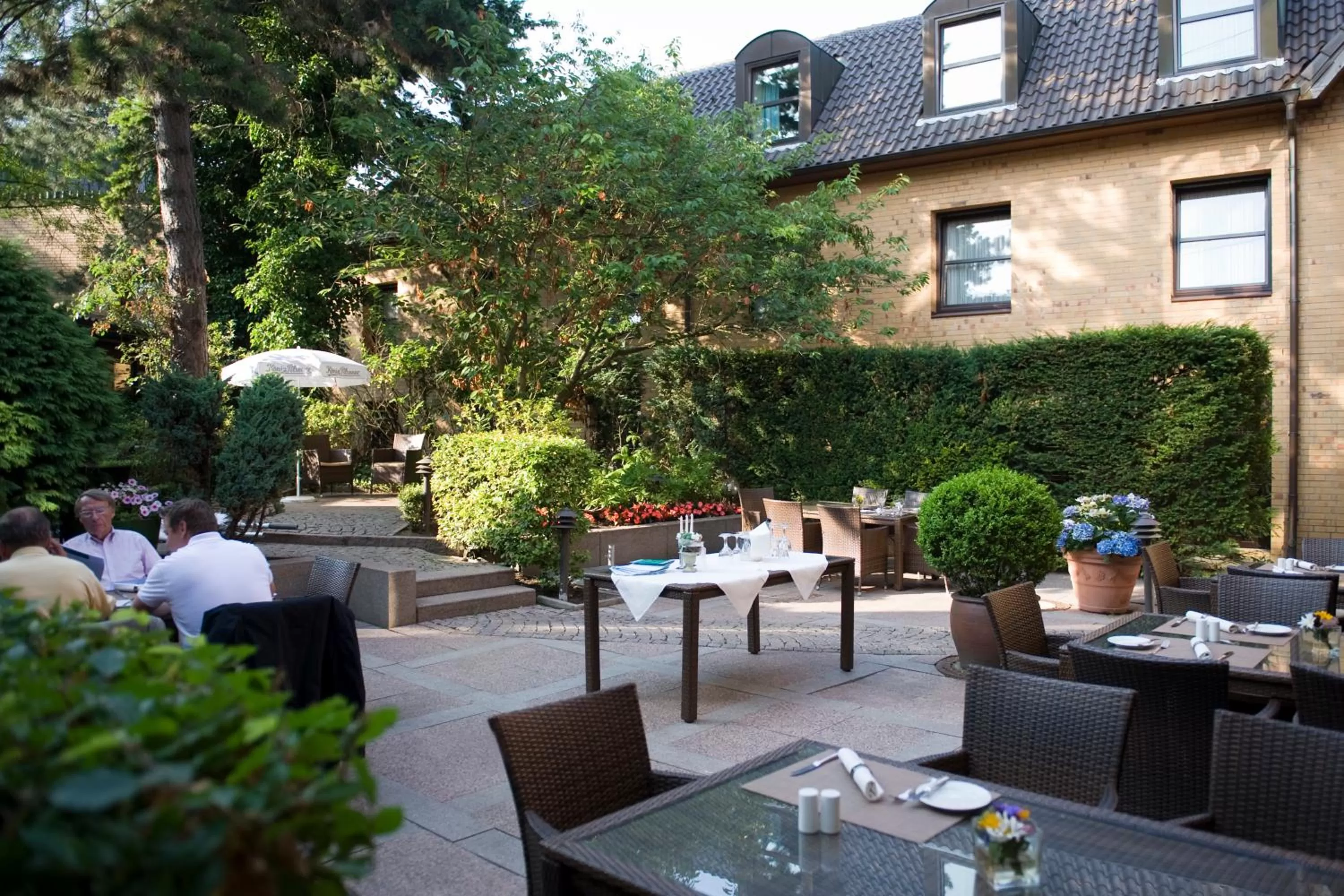 Restaurant/places to eat in Hotel Engel