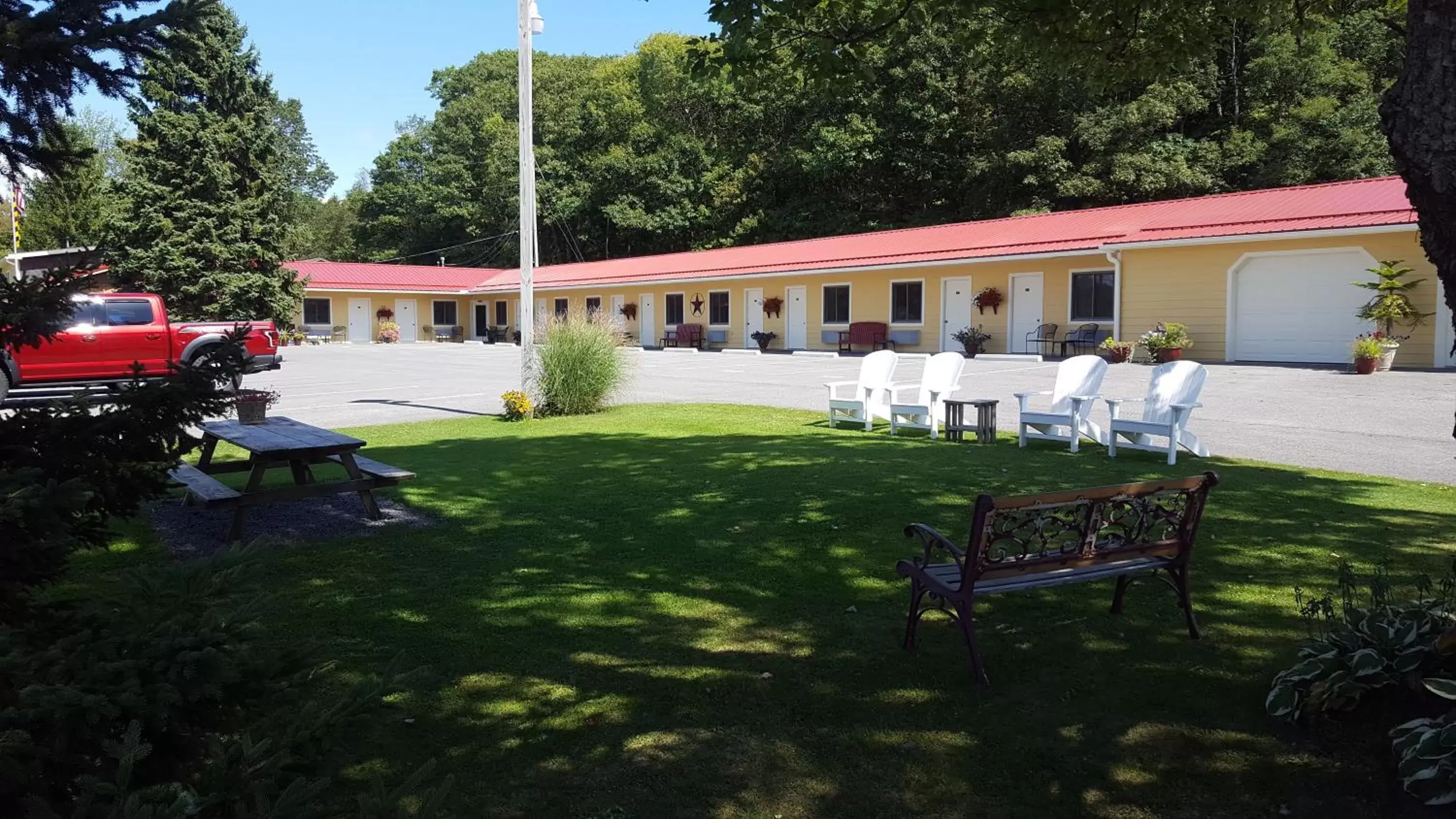 Property Building in The Garrett Inn