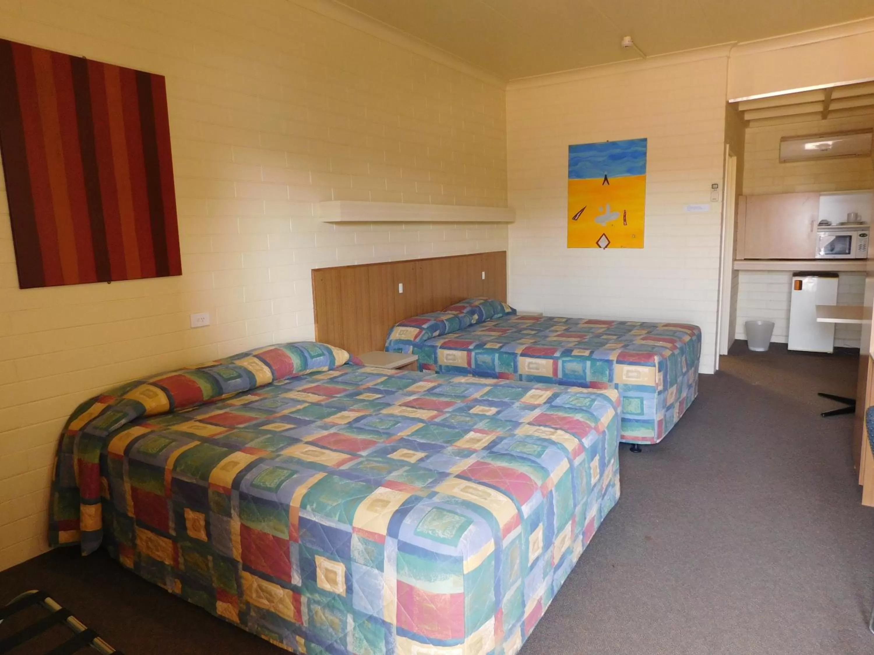 Photo of the whole room, Bed in Opal Inn Hotel, Motel, Caravan Park