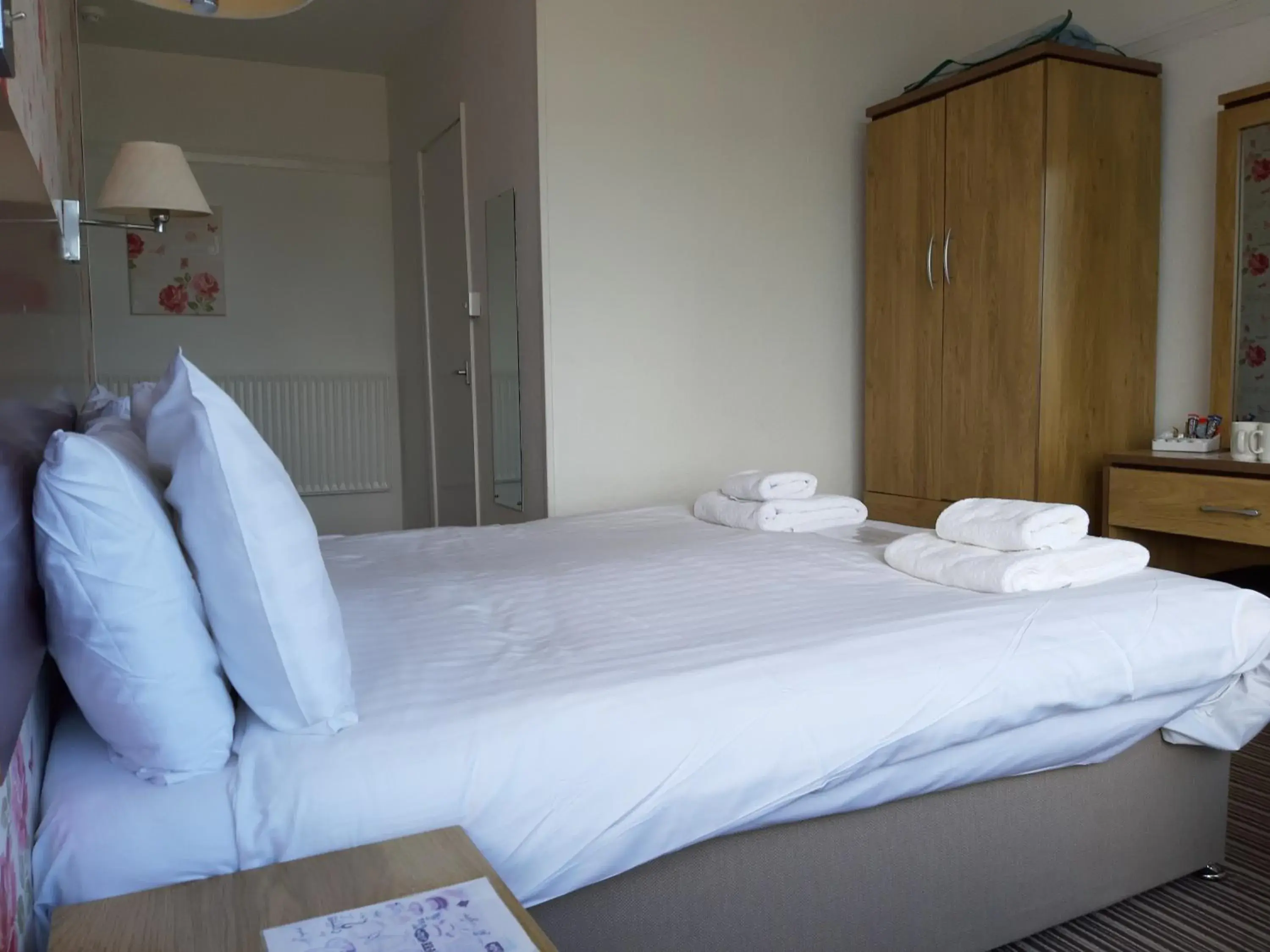 Photo of the whole room, Bed in North Parade Seafront Accommodation