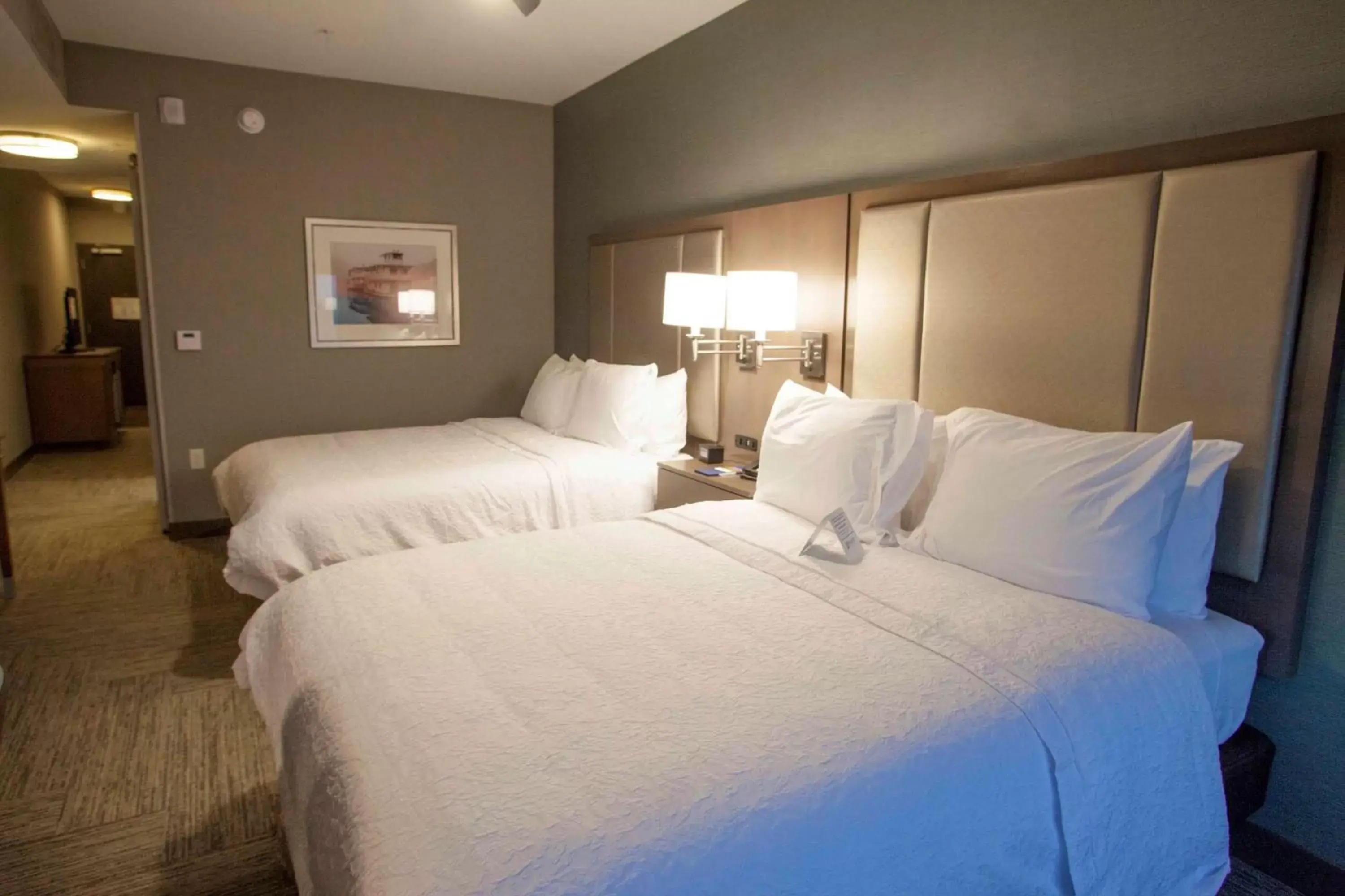 Bed in Hampton Inn & Suites St. Paul Downtown