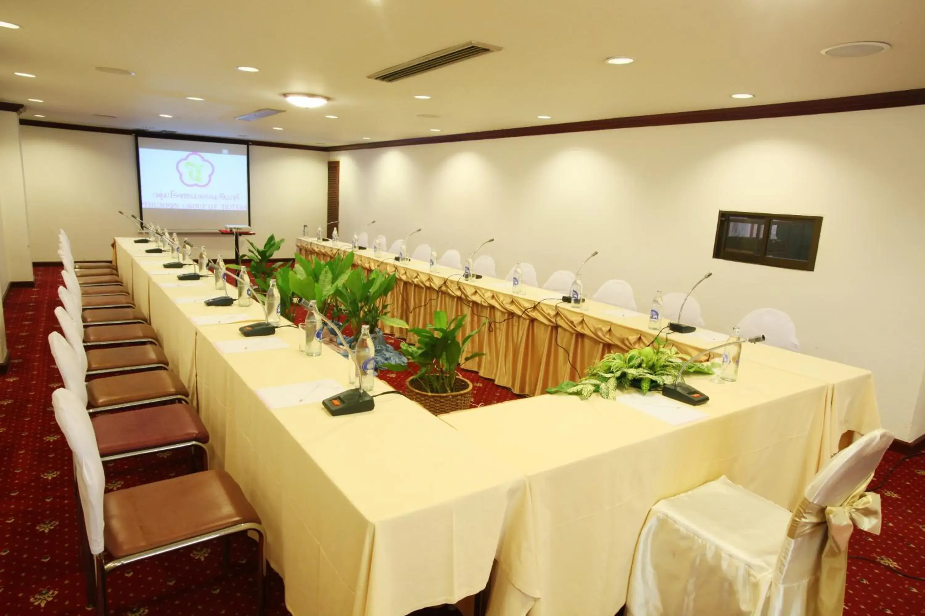 Business Area/Conference Room in Thumrin Hotel