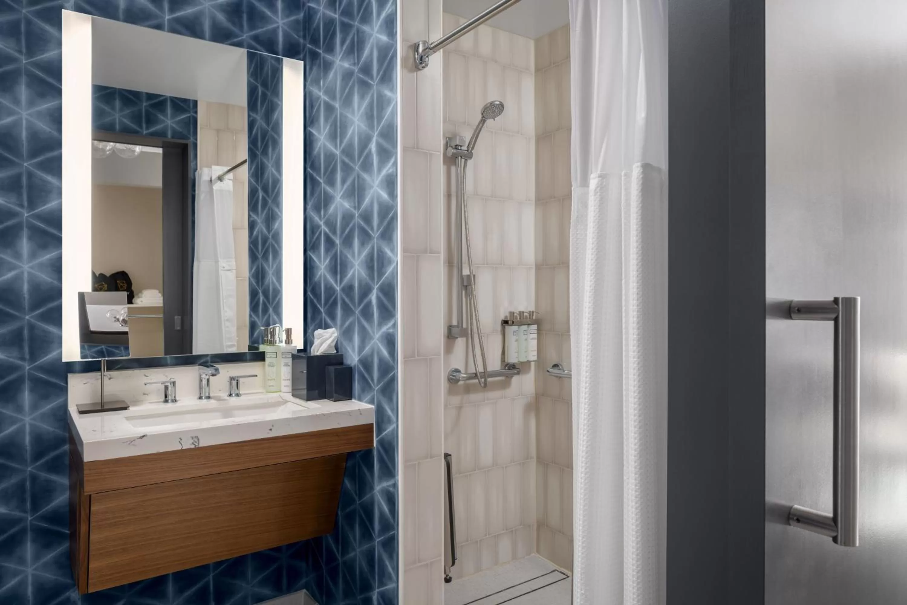 Bathroom in The Celeste Hotel, Orlando, a Tribute Portfolio Hotel