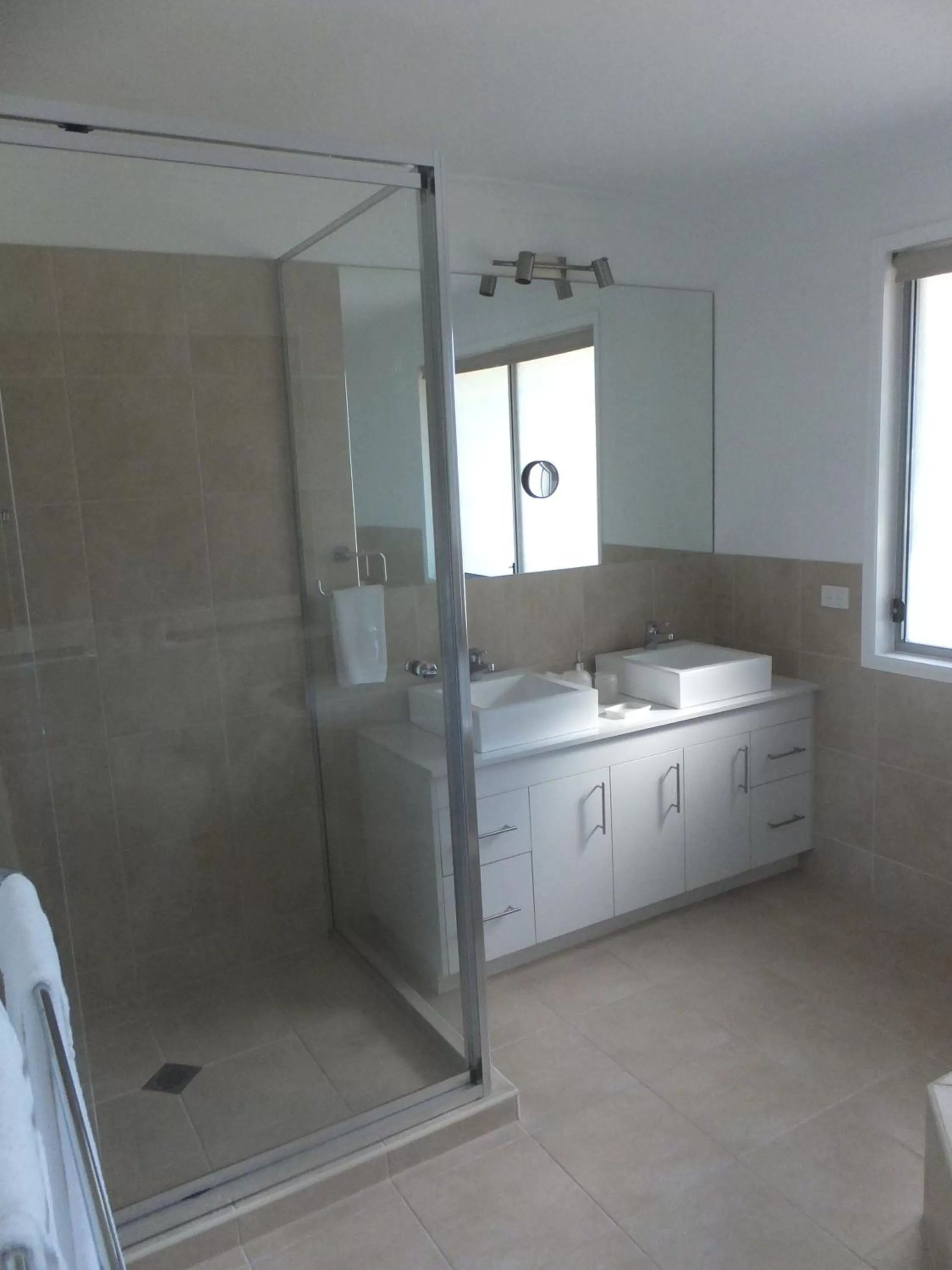 Shower in Torquay Terrace Bed & Breakfast