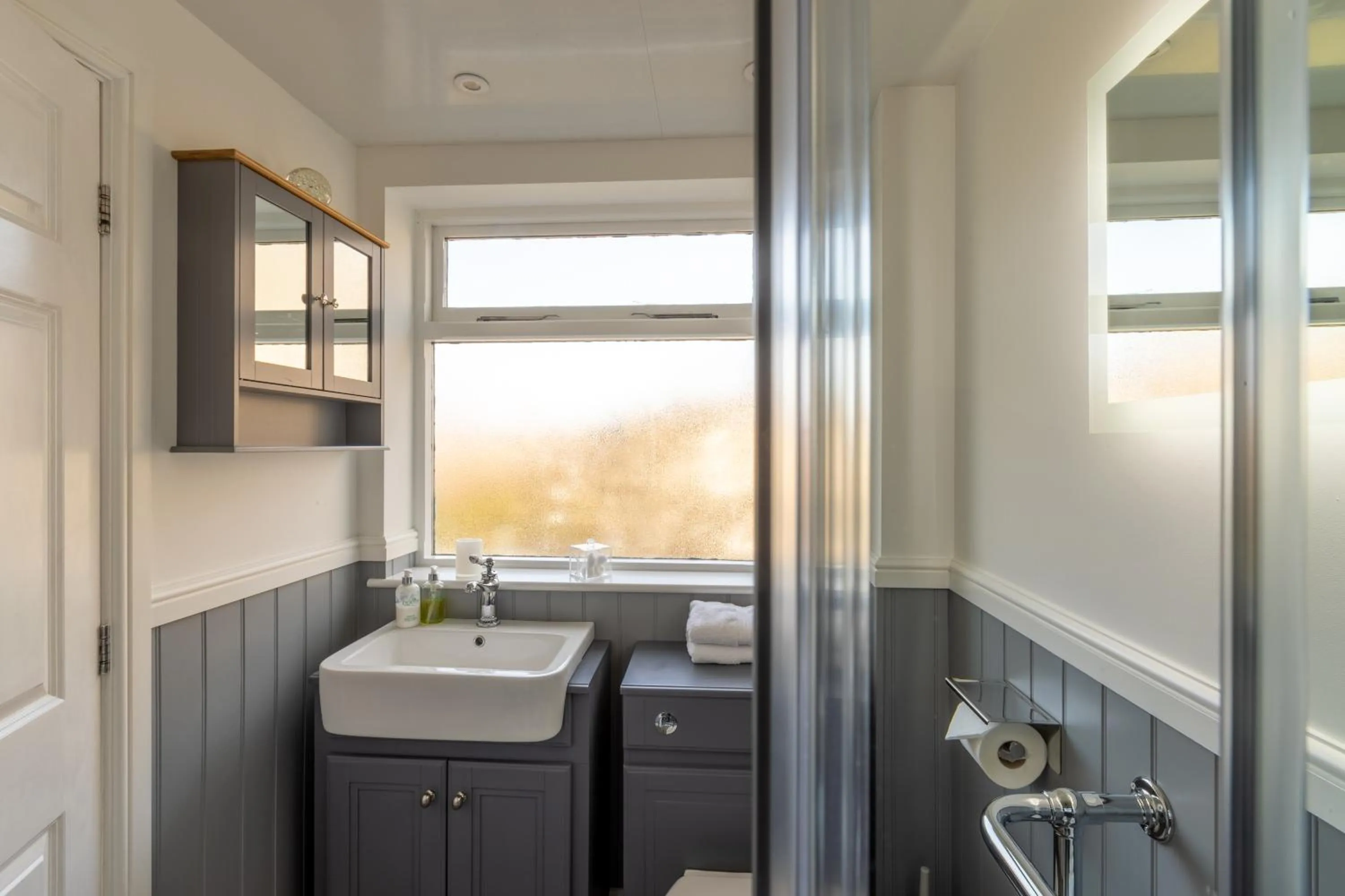 Bathroom in Holly Lodge Guest House with FREE off site health club