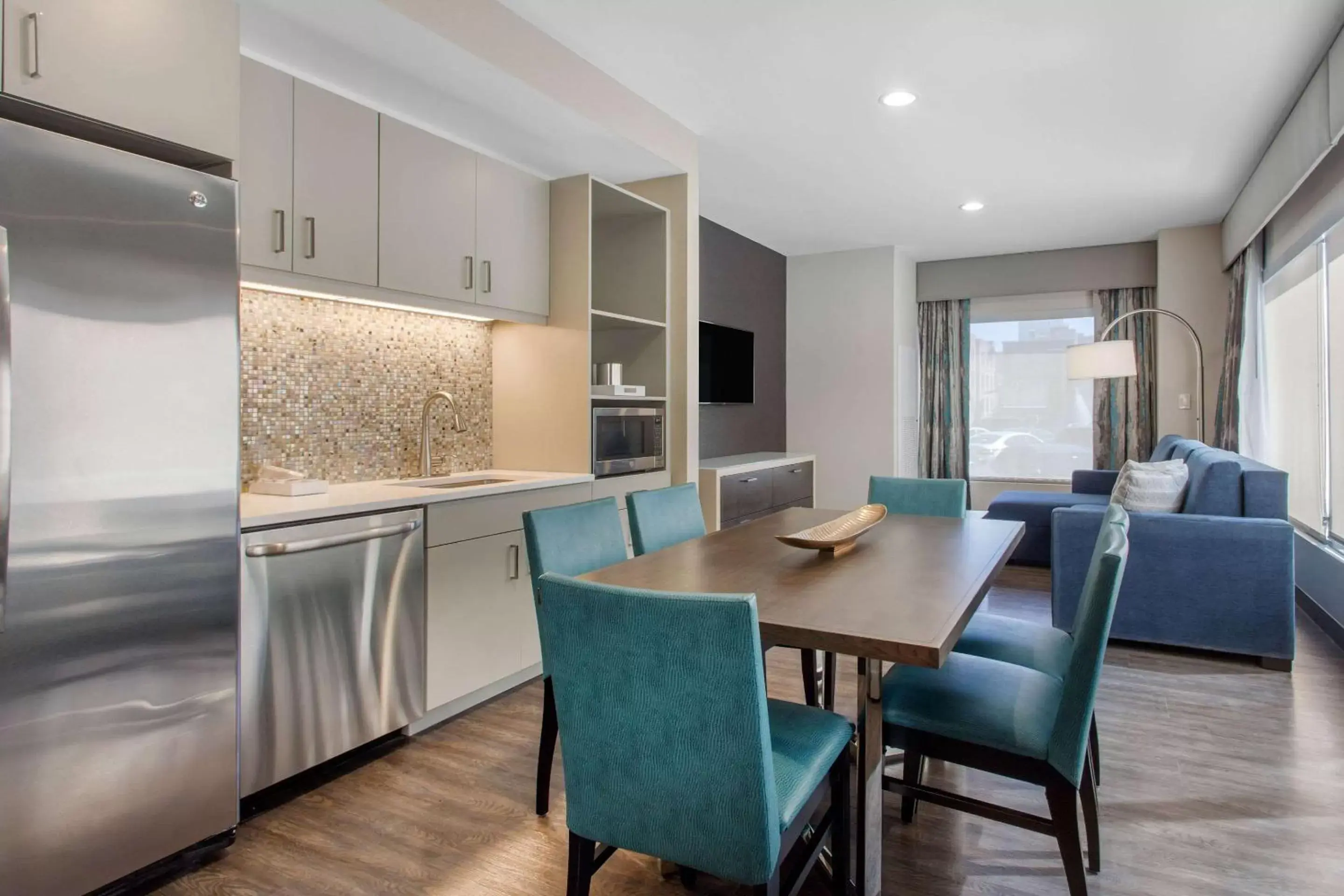 Photo of the whole room, Dining Area in Cambria Hotel Philadelphia Downtown Center City