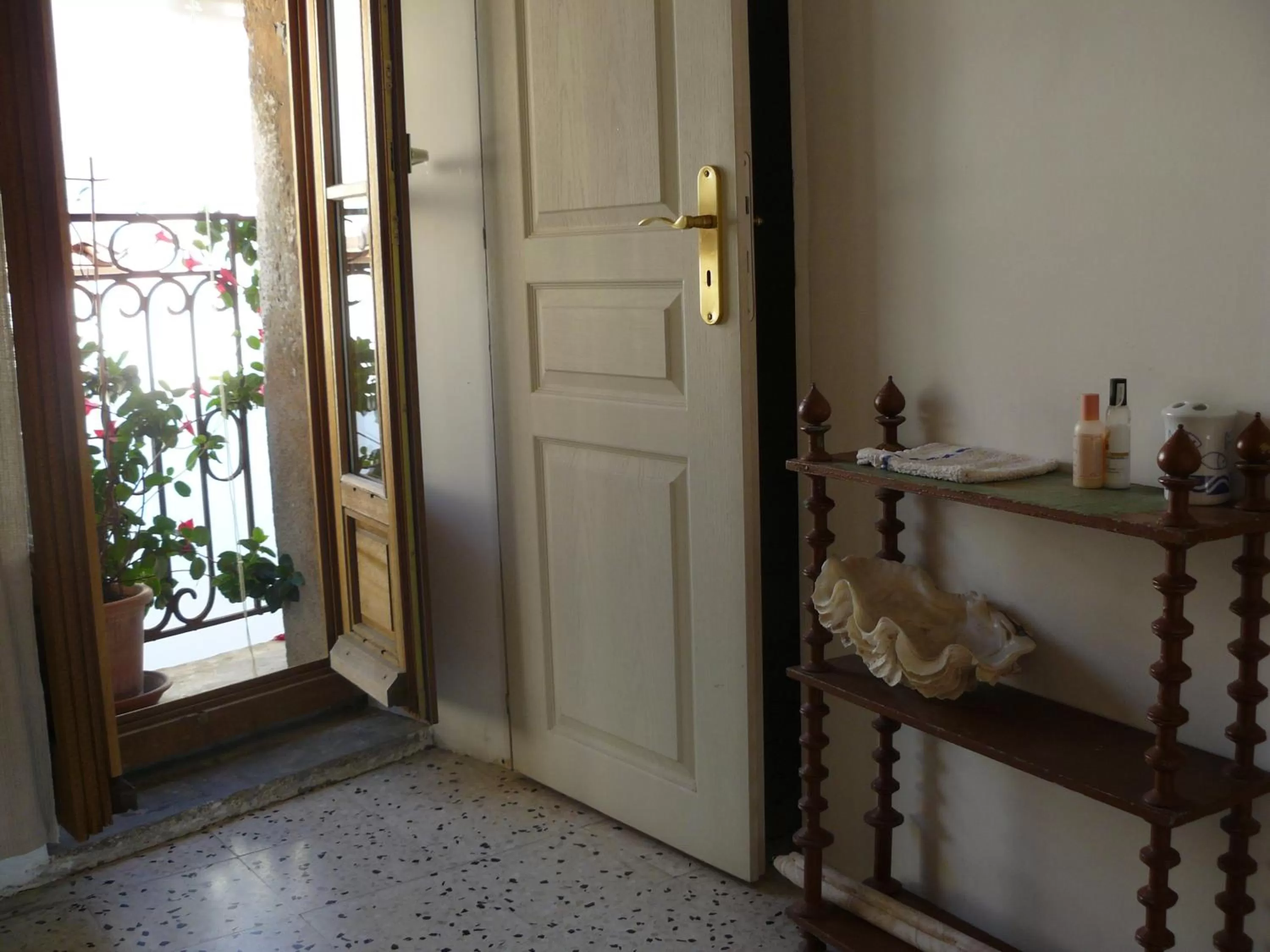 Decorative detail in Chambres d'Hôtes de Fleurus