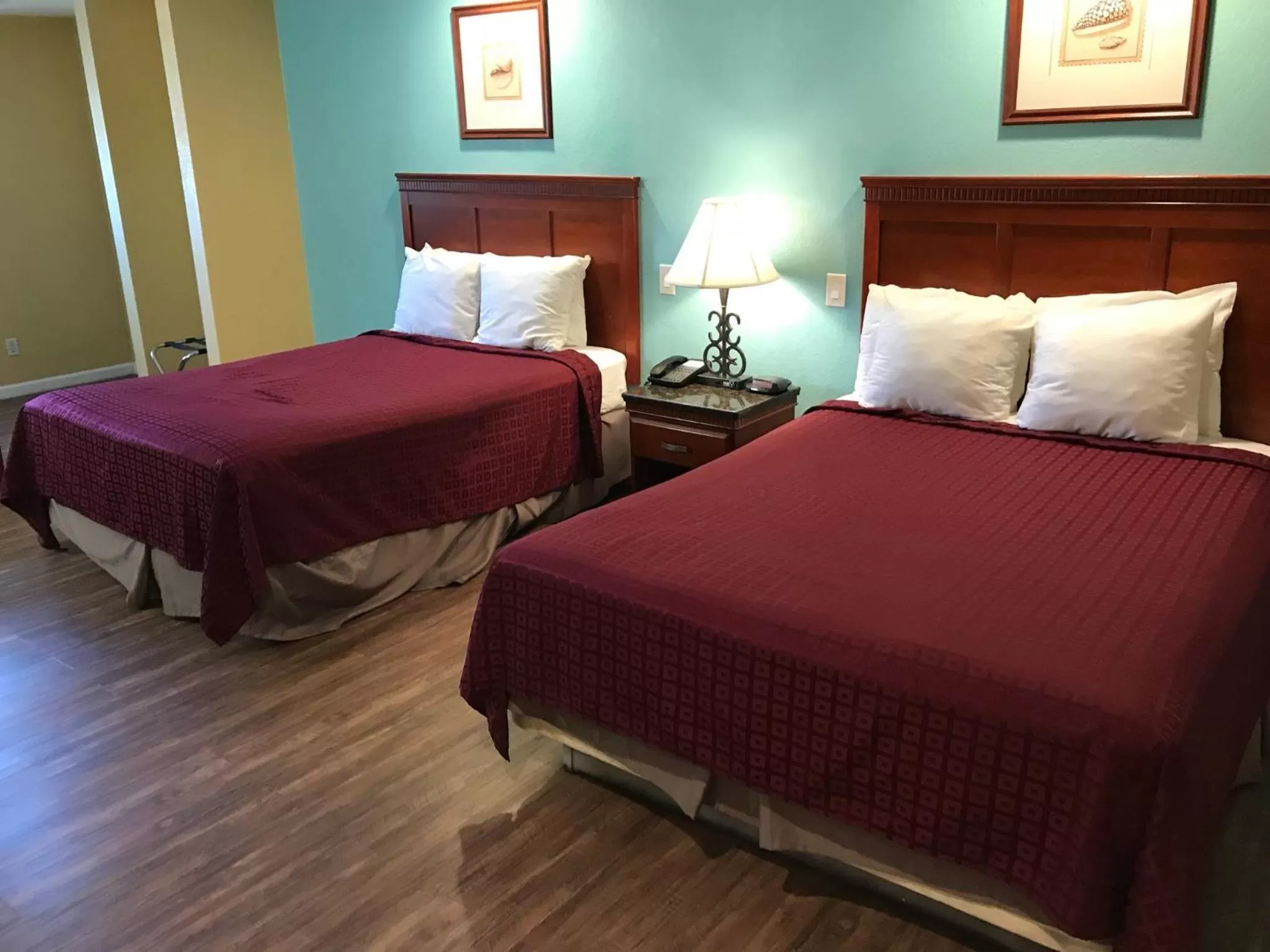 Bed in Travelodge by Wyndham San Diego SeaWorld