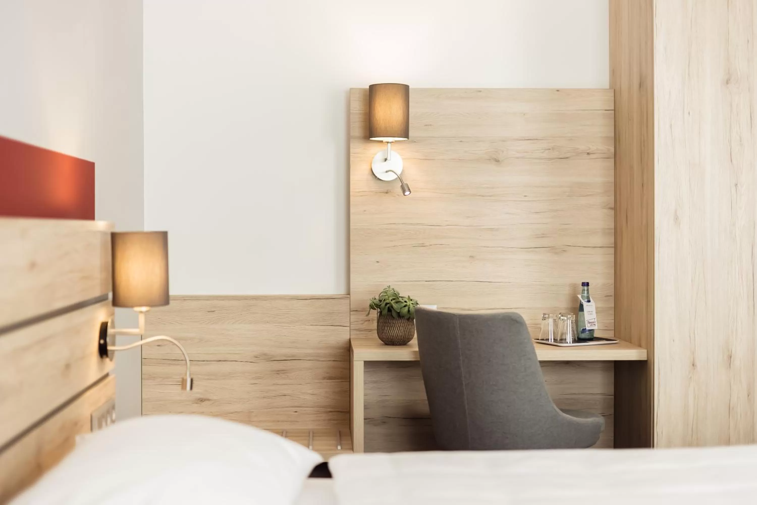 Staff, Bed in Hotel Smart Liv'in