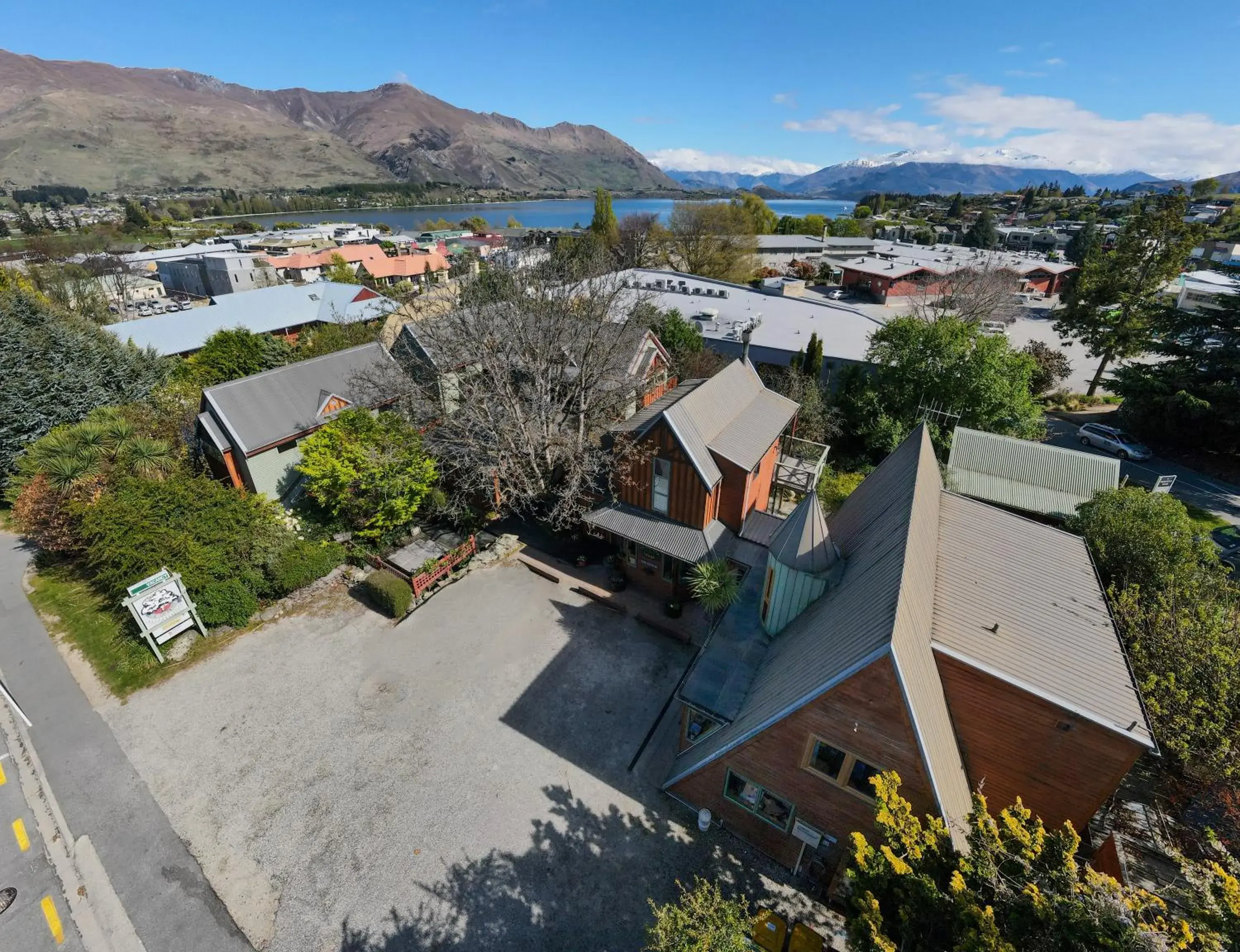 Facade/entrance, Bird's-eye View in Te Wanaka Lodge