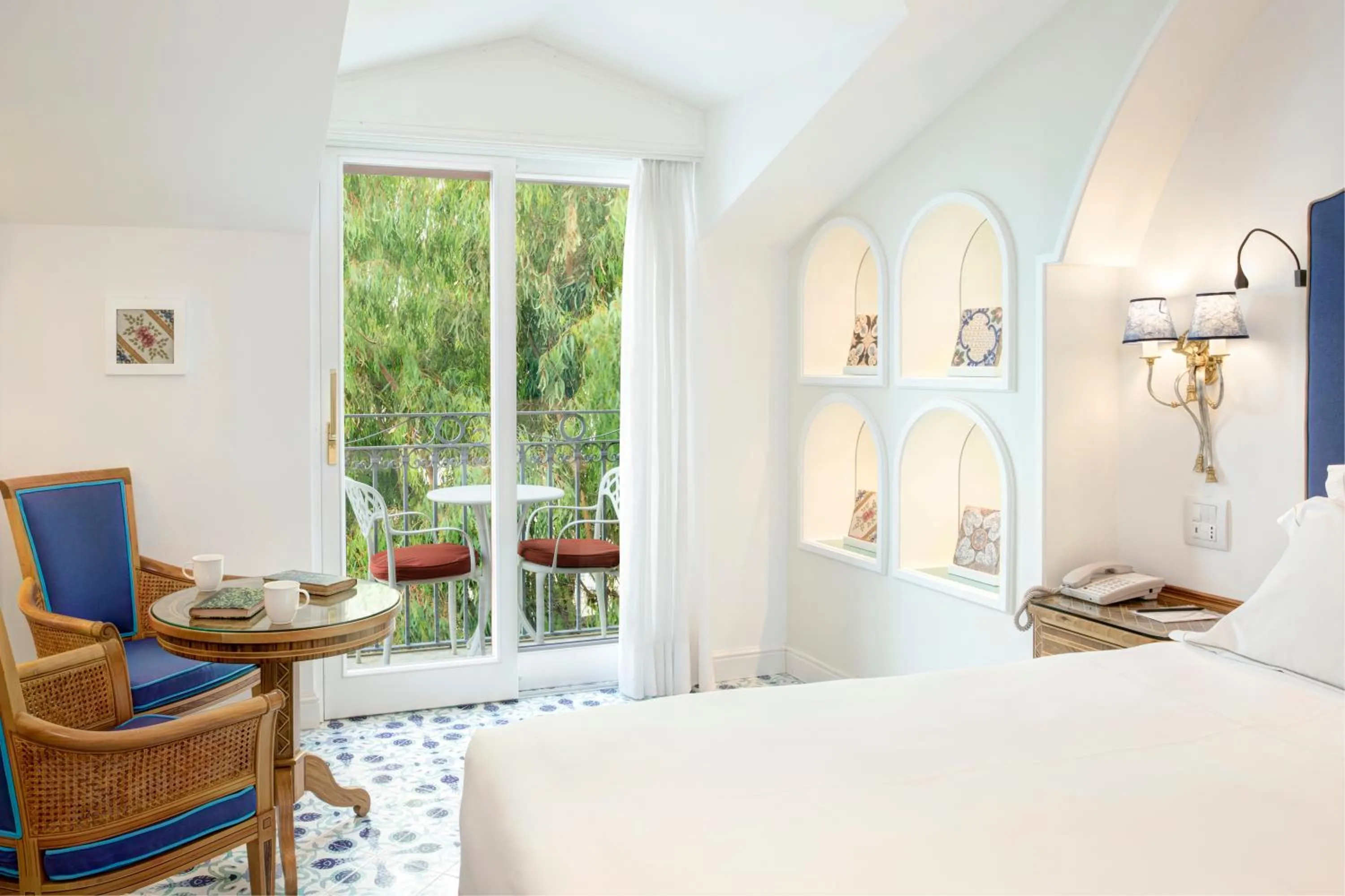 View (from property/room), Bed in Grand Hotel Ambasciatori