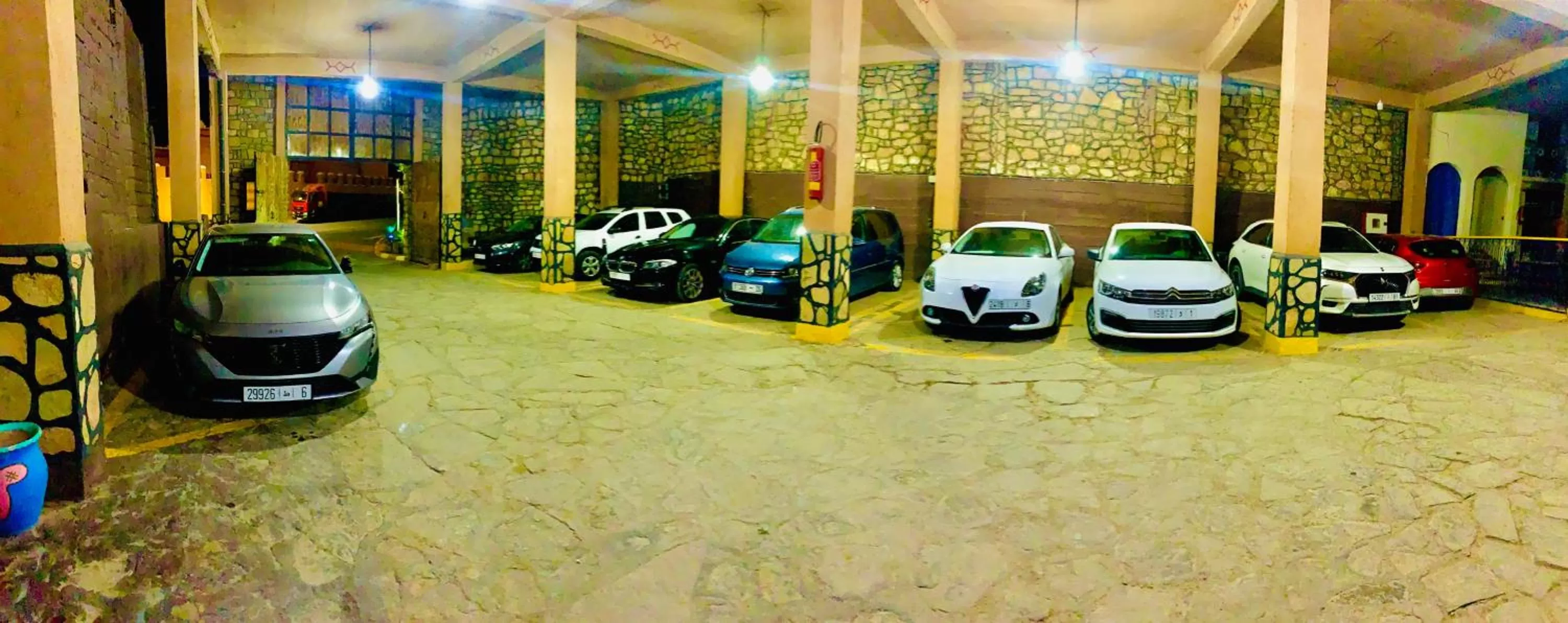 Parking in Hotel Restaurant La Kasbah
