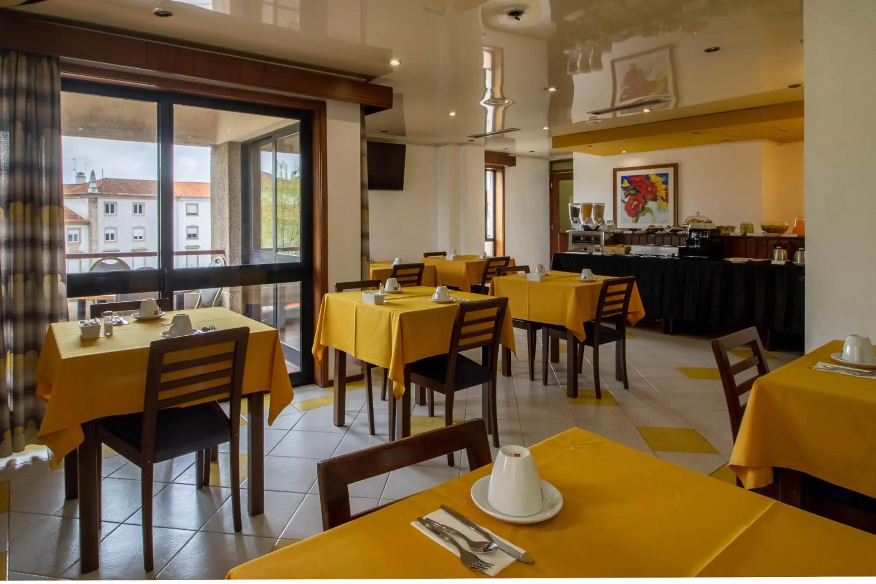 Breakfast, Restaurant/Places to Eat in Hotel A.S. Sao Joao da Madeira