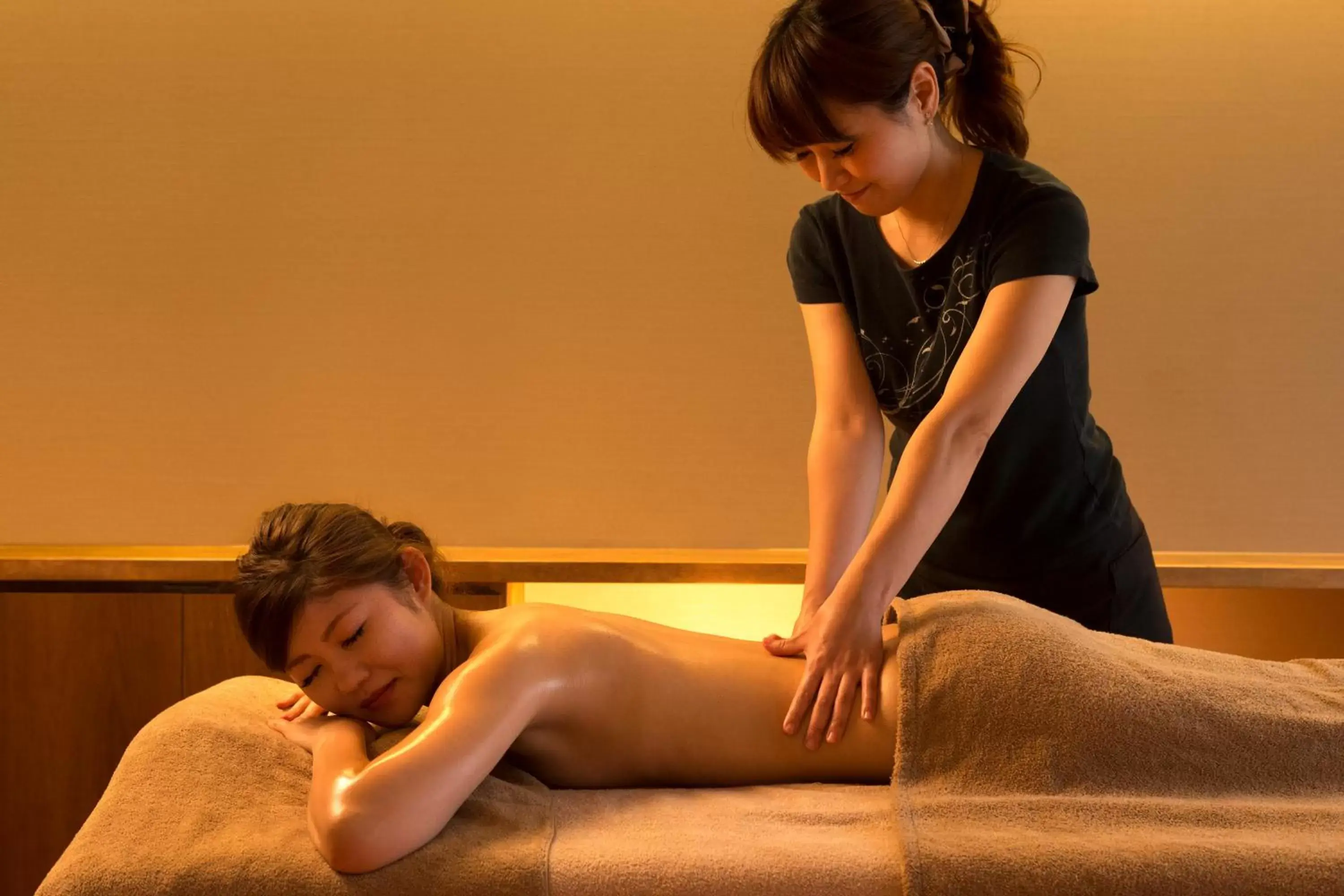 Massage, Guests in Hamilton Ureshino