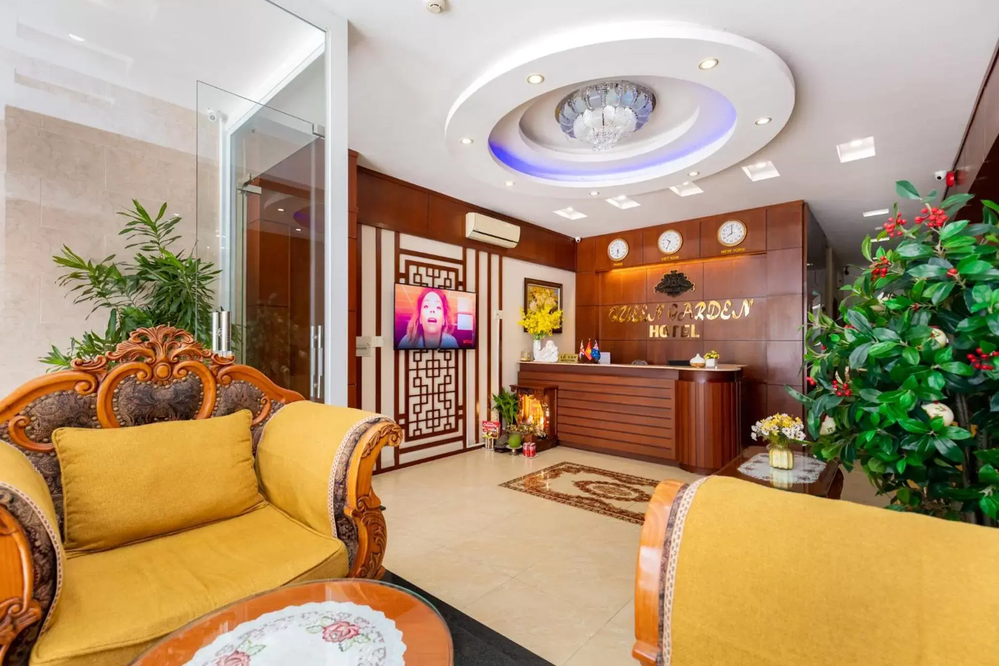 Communal lounge/ TV room, Lobby/Reception in Queen Garden Hotel & Apartment