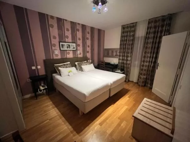 Bed in Hotel Le Divona "au coeur de Divonne"