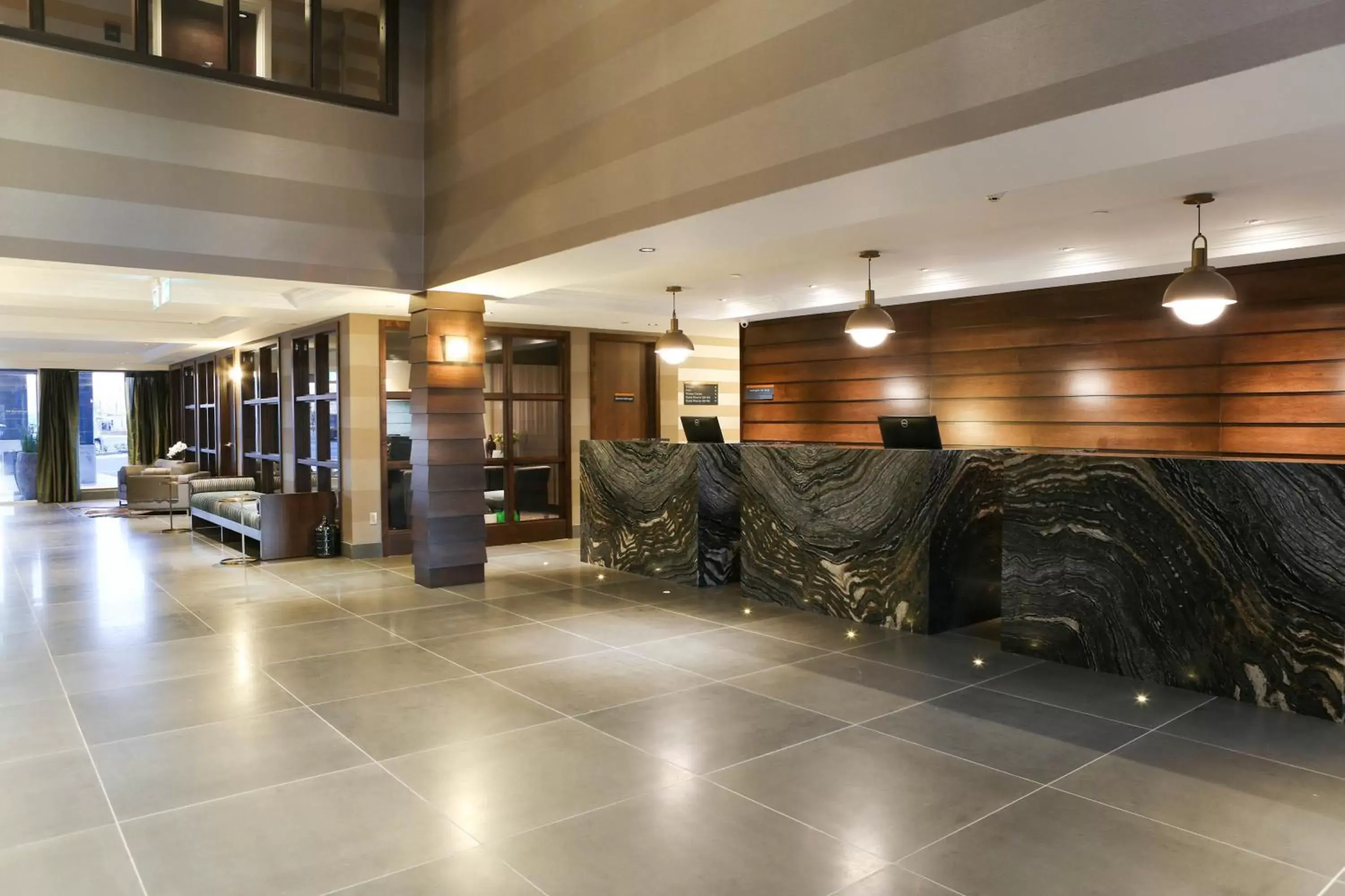 Lobby or reception in Sandman Hotel Abbotsford Airport