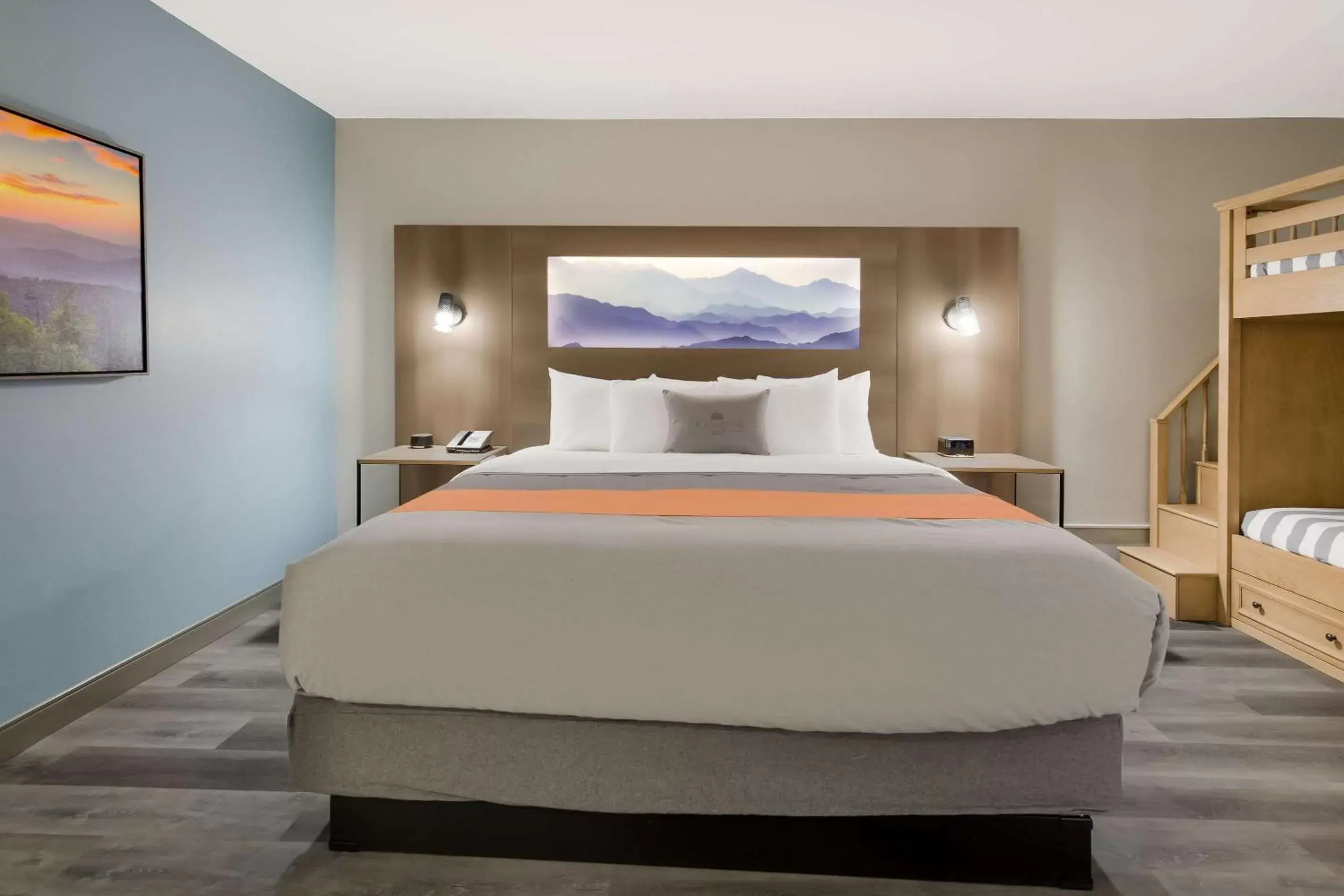 Bedroom, Bed in Graystone Lodge, Ascend Hotel Collection