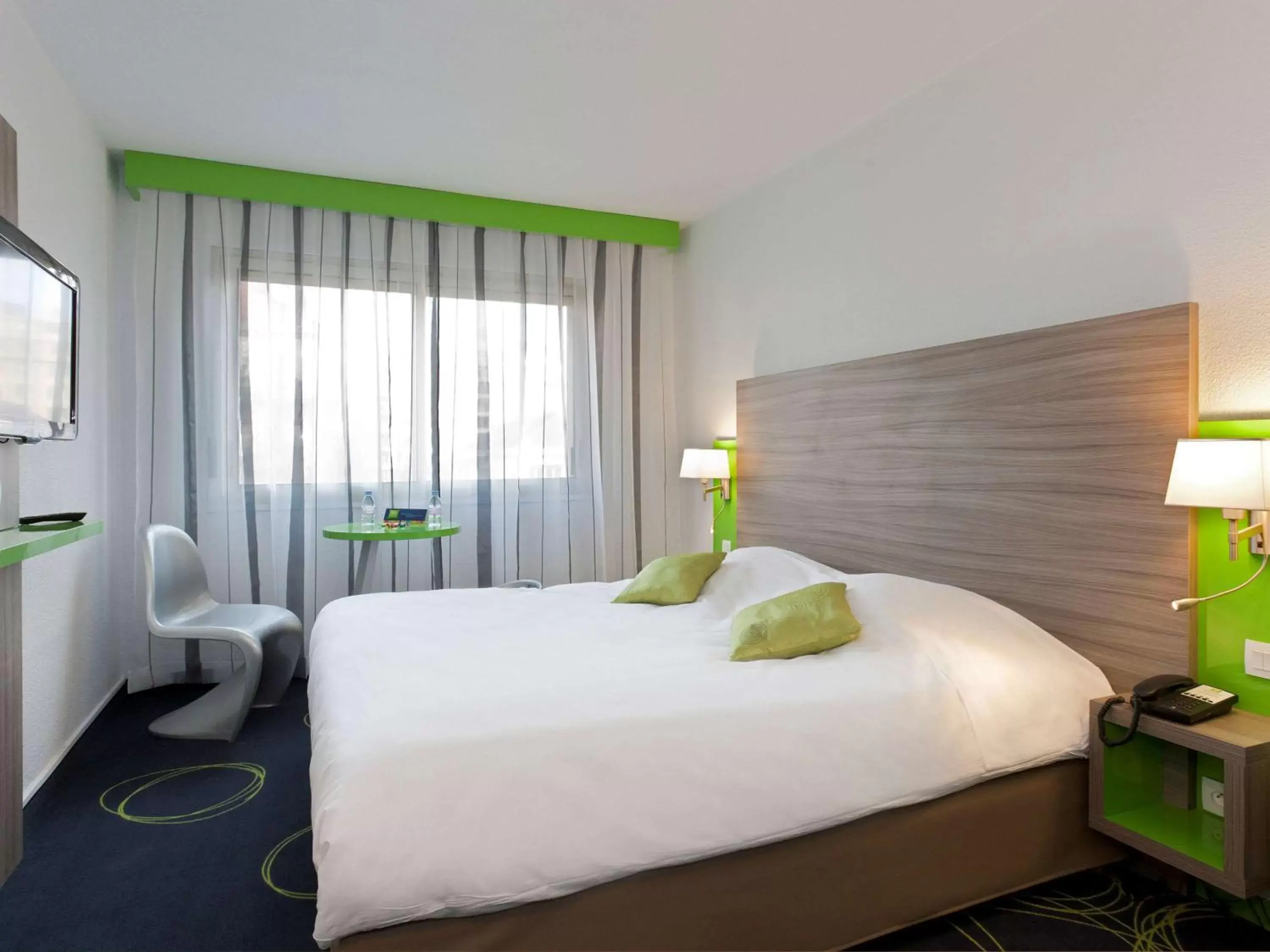 Photo of the whole room, Bed in ibis Styles Grenoble Centre Gare