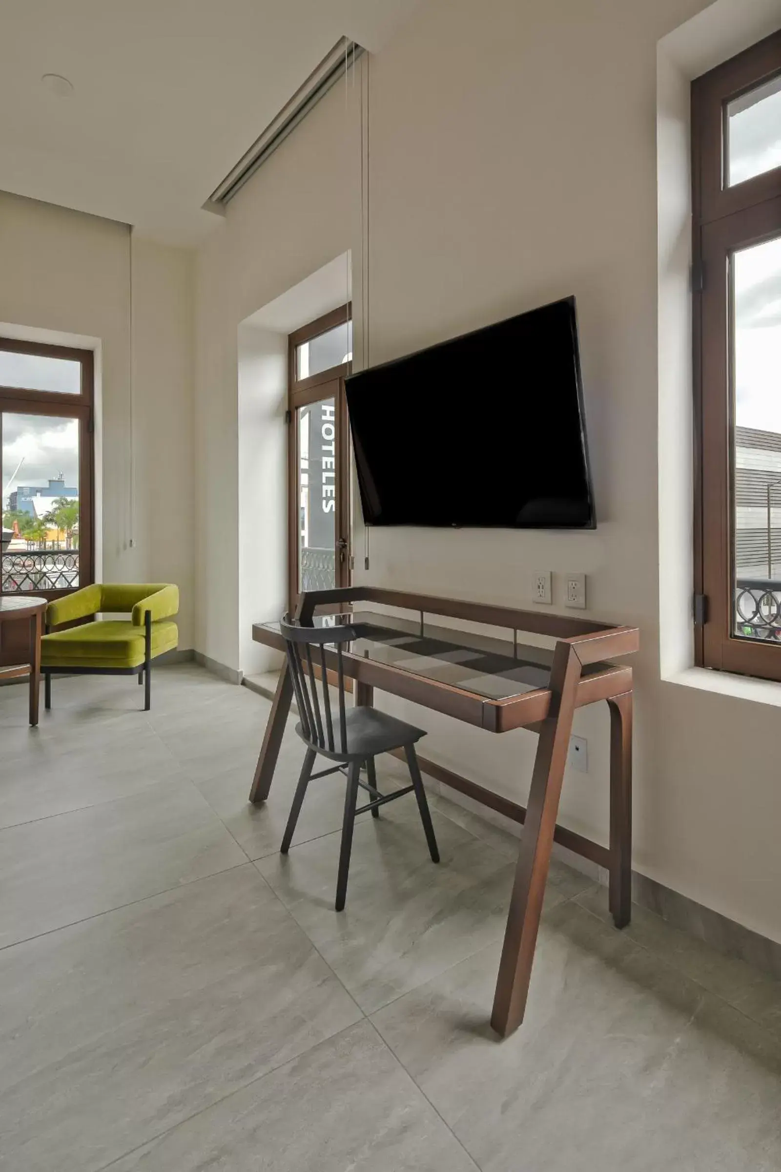 Photo of the whole room, TV/Entertainment Center in Gamma Orizaba Grand Hotel de France