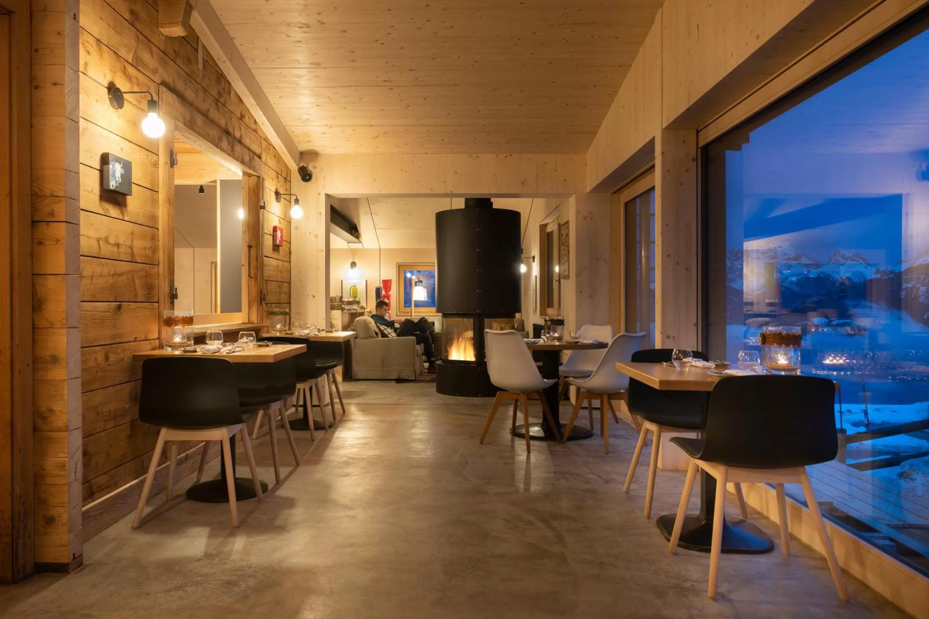 Restaurant/places to eat in Whitepod Original