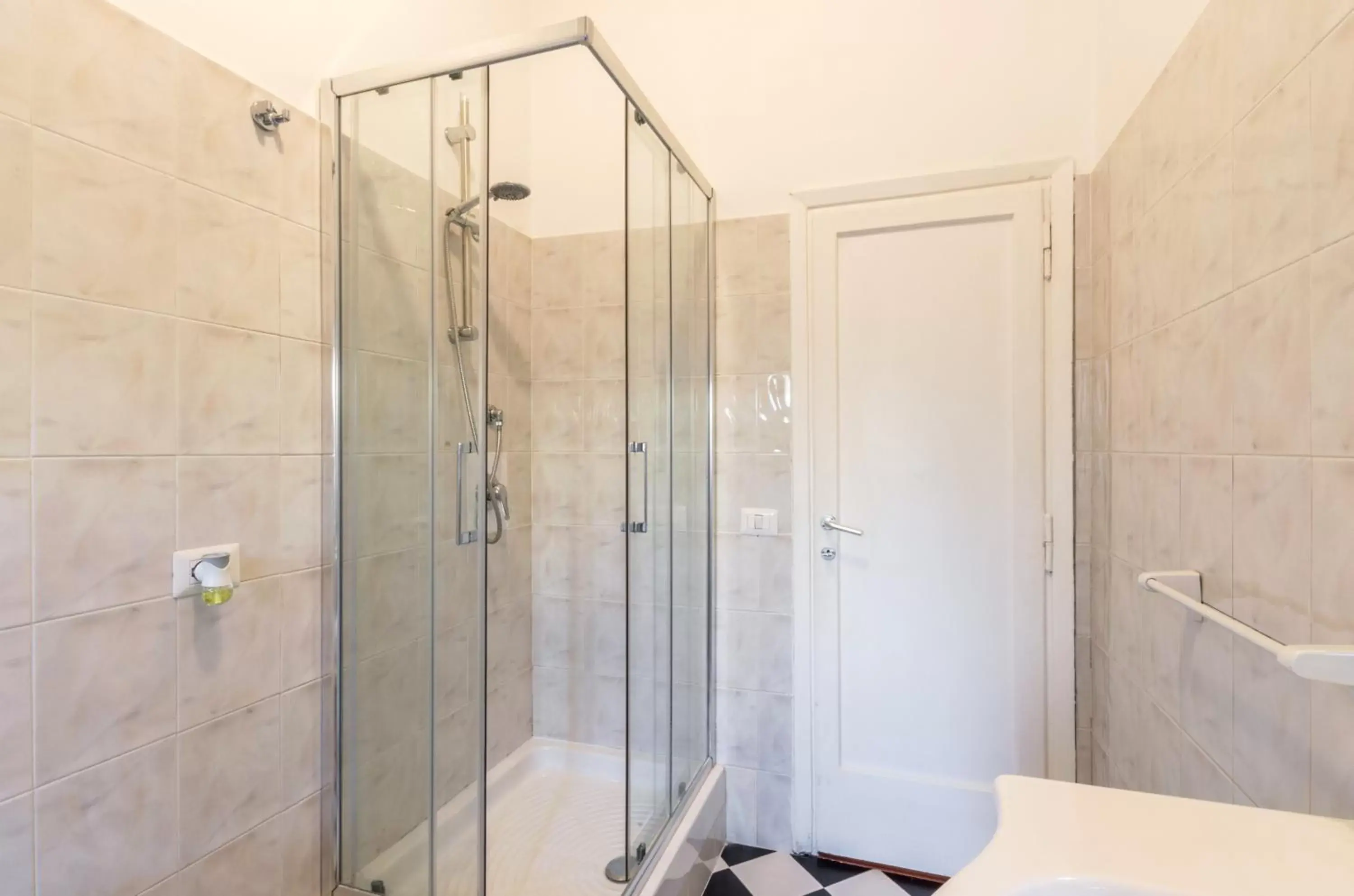 Shower, Bathroom in Liberty Trastevere B&B