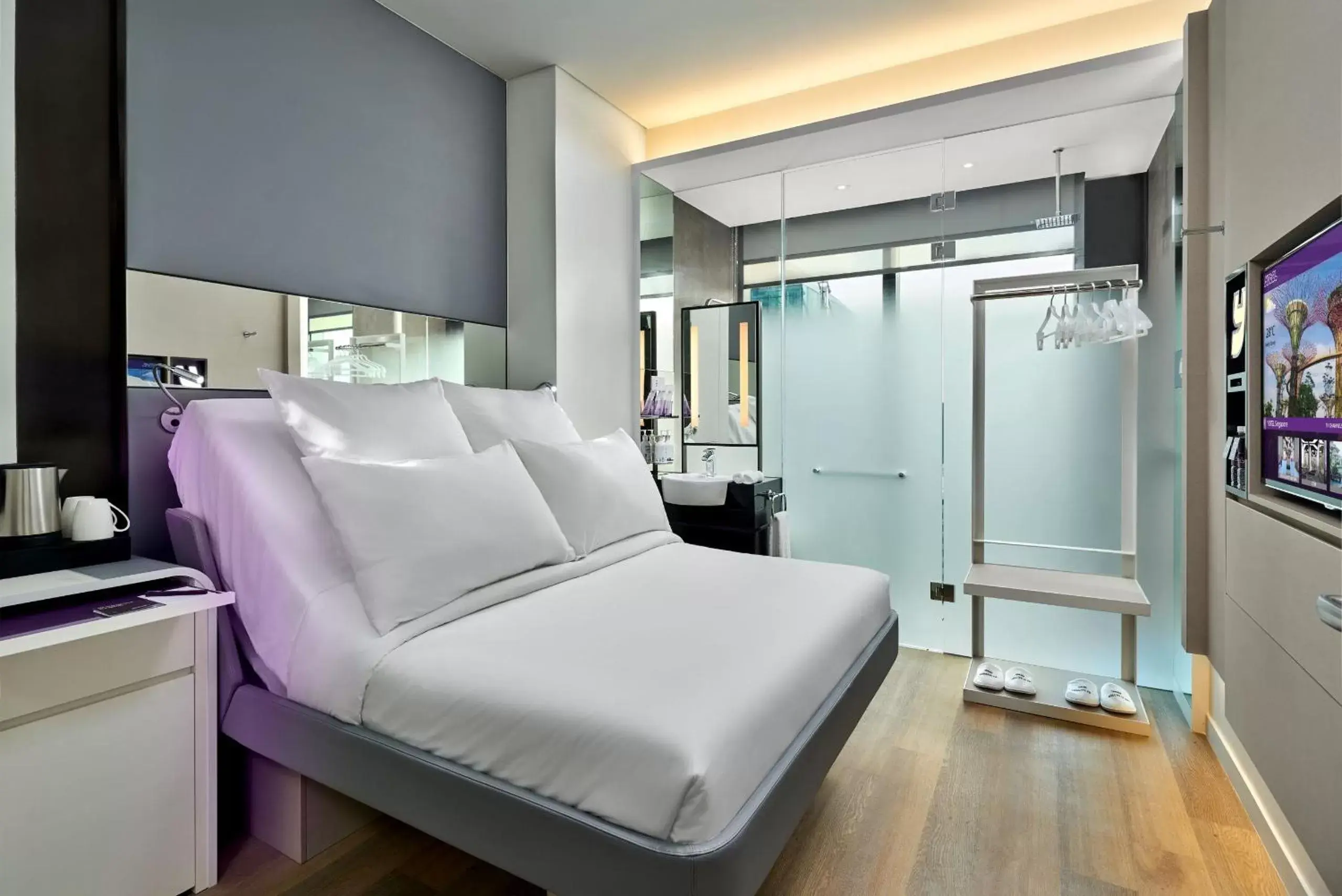 Bathroom, Bed in YOTEL Singapore Orchard Road