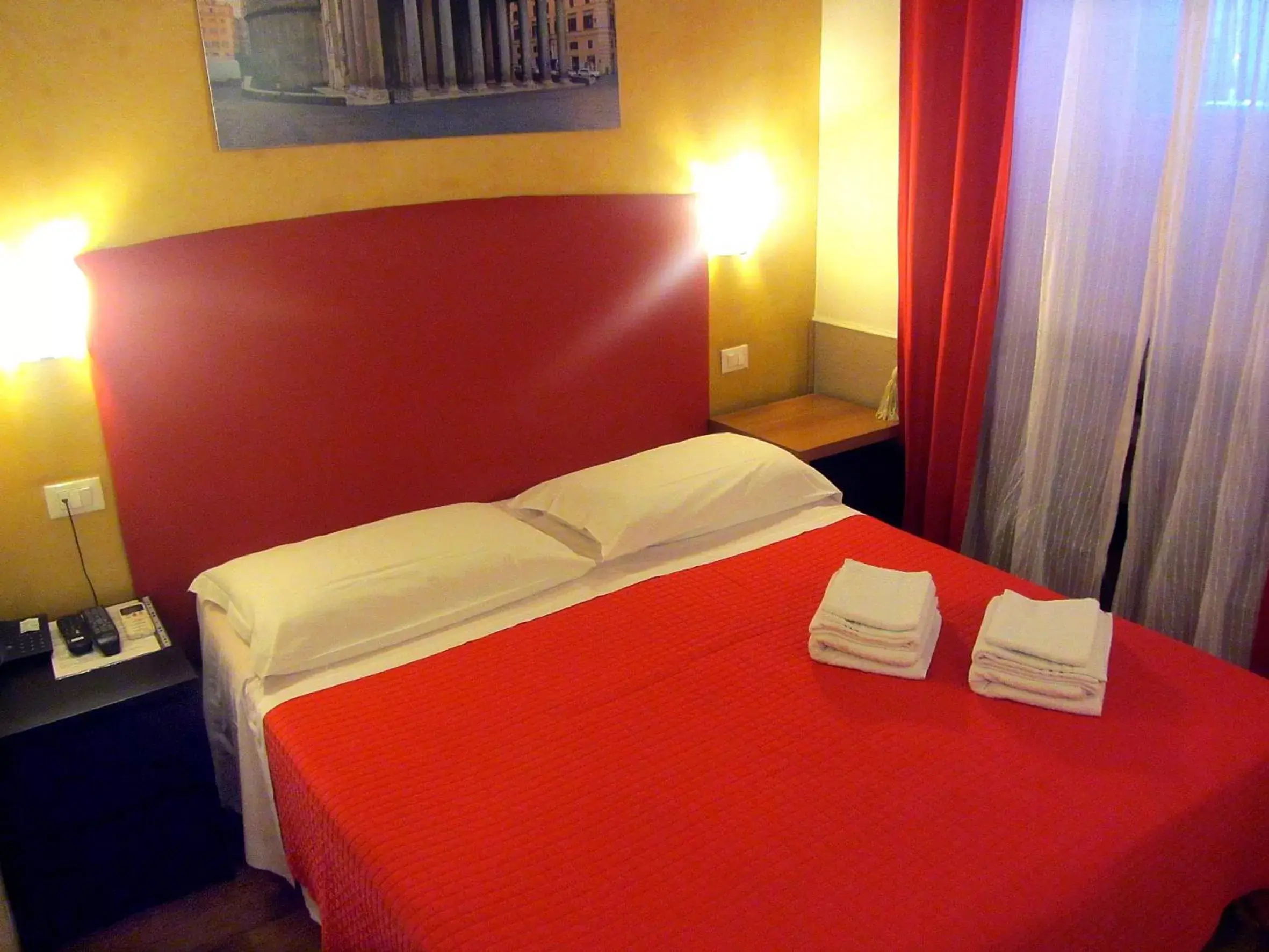 Photo of the whole room, Bed in San Peter Rome B&B