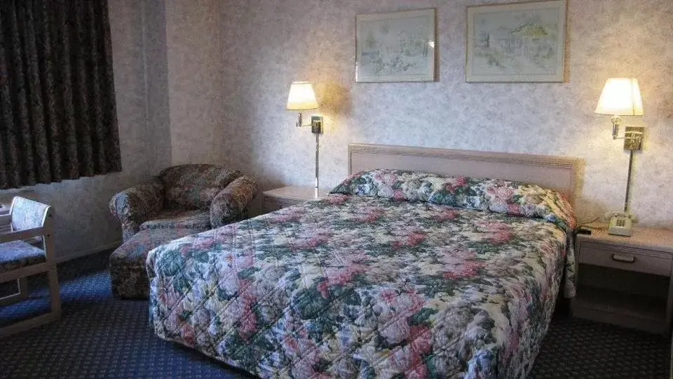 Bed in Nisei Inn