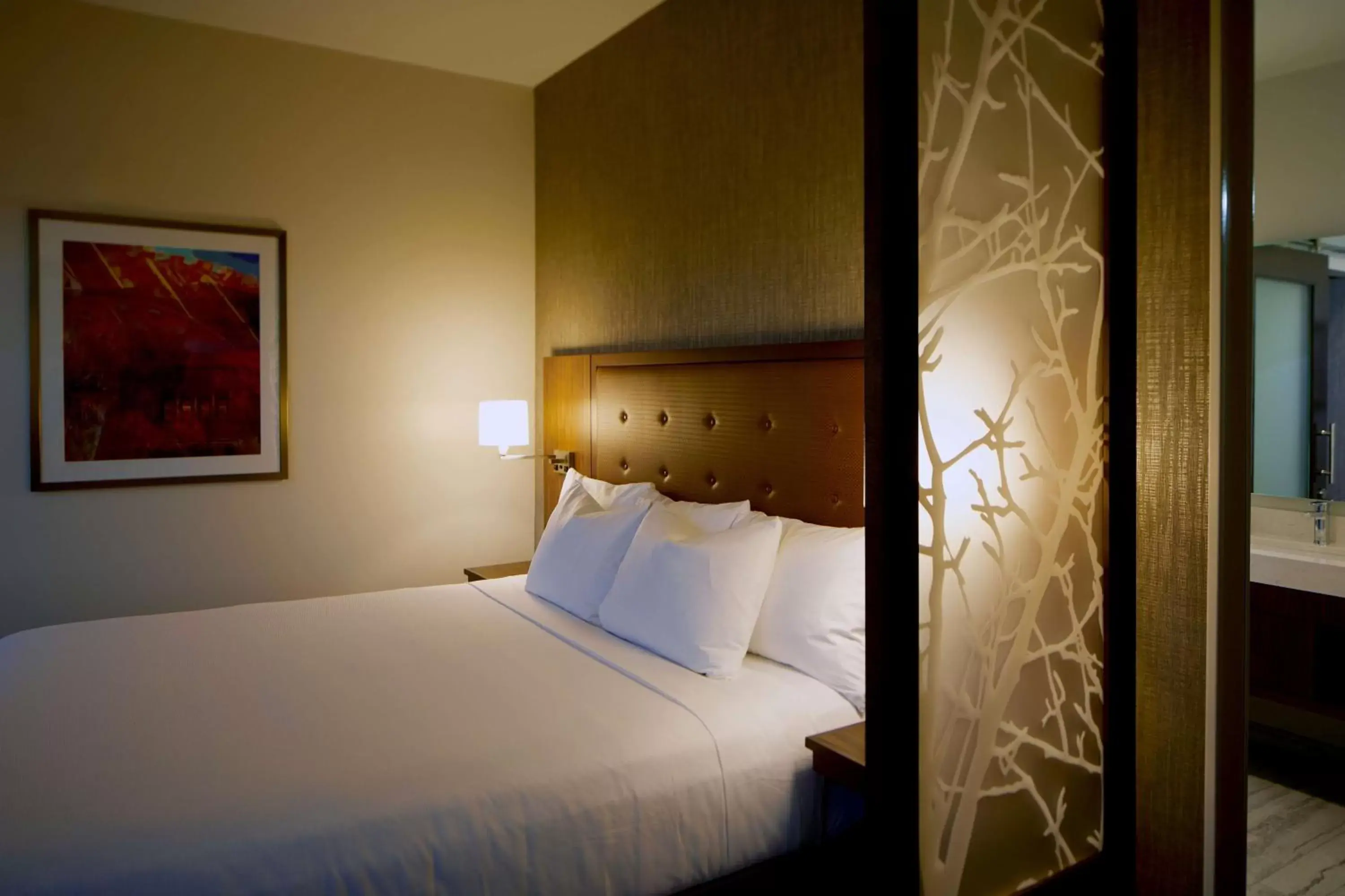 Photo of the whole room, Bed in Hyatt Place Las Vegas at Silverton Village