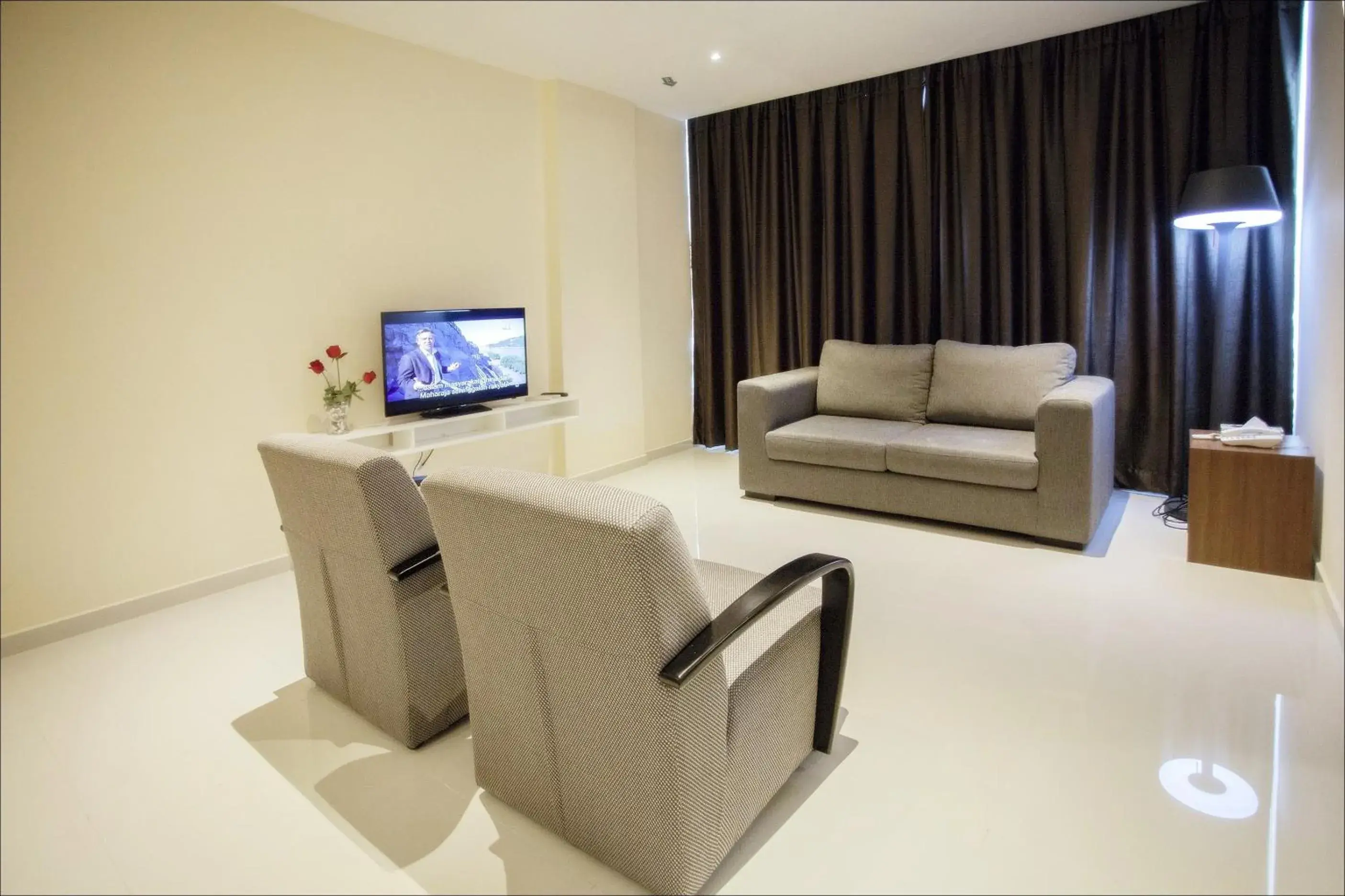 Bedroom, Seating Area in Cathayana Hotel Kuantan